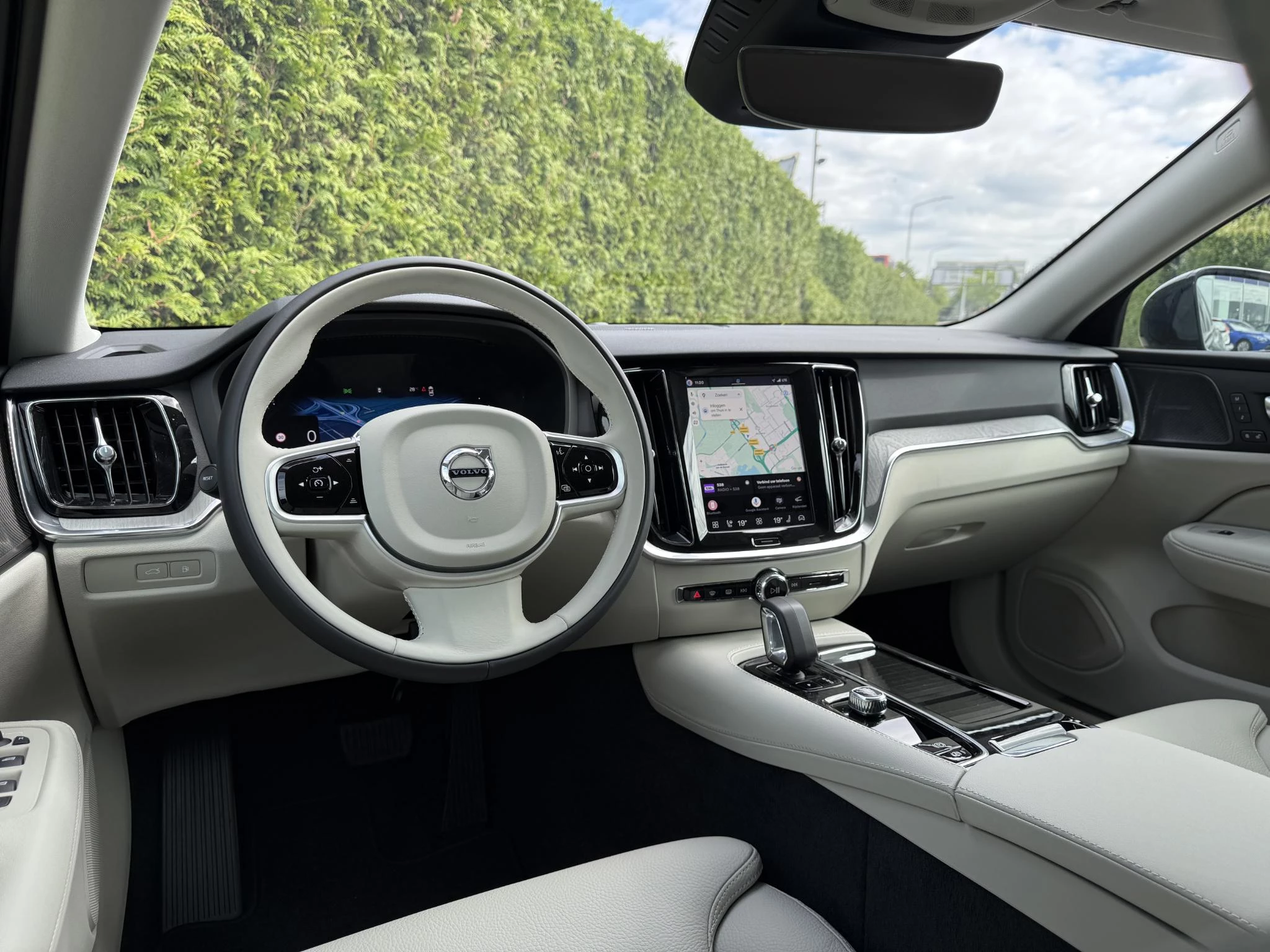 Volvo V60 T8 Plug-in hybrid AWD Plus Dark