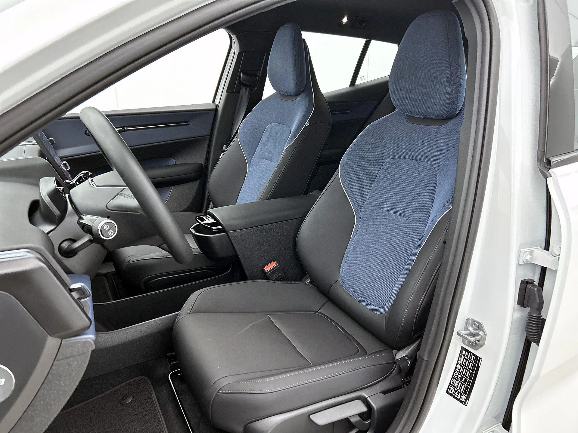 Volvo-EX30-image-33