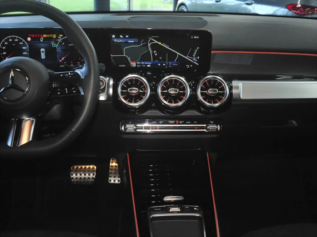 Mercedes-Benz-GLB 200 d-image-10