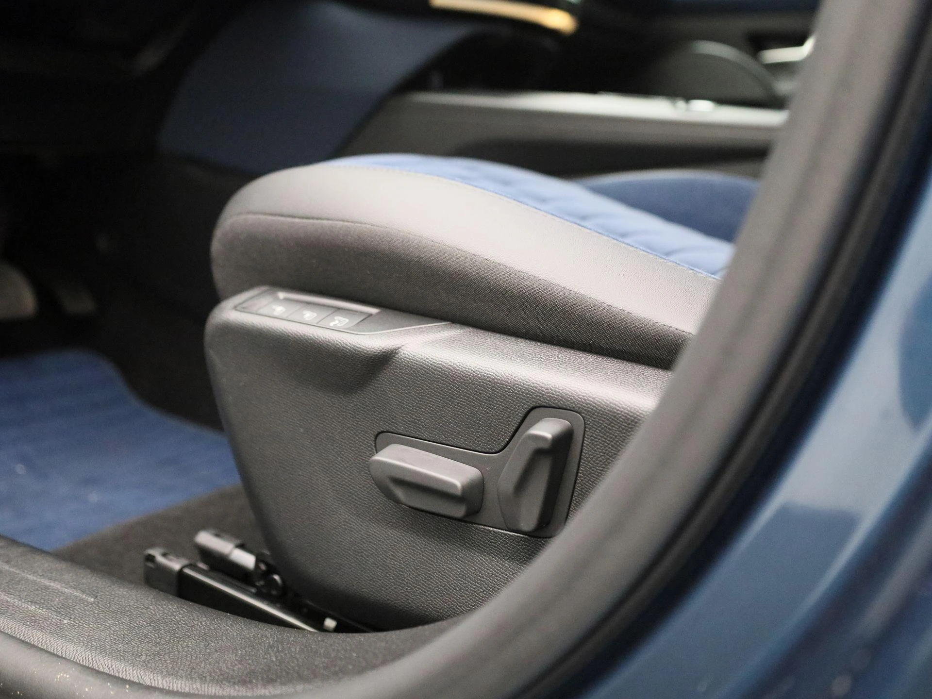 Lancia Ypsilon Edizione Cassina Limitata 51 kWh