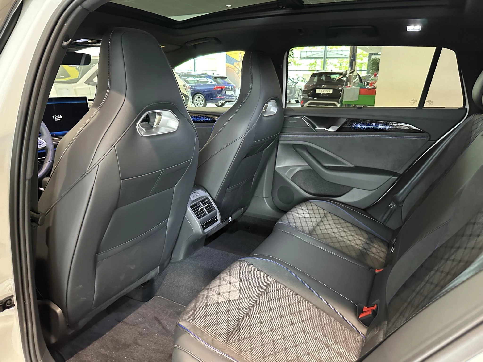 Volkswagen-Passat-image-12