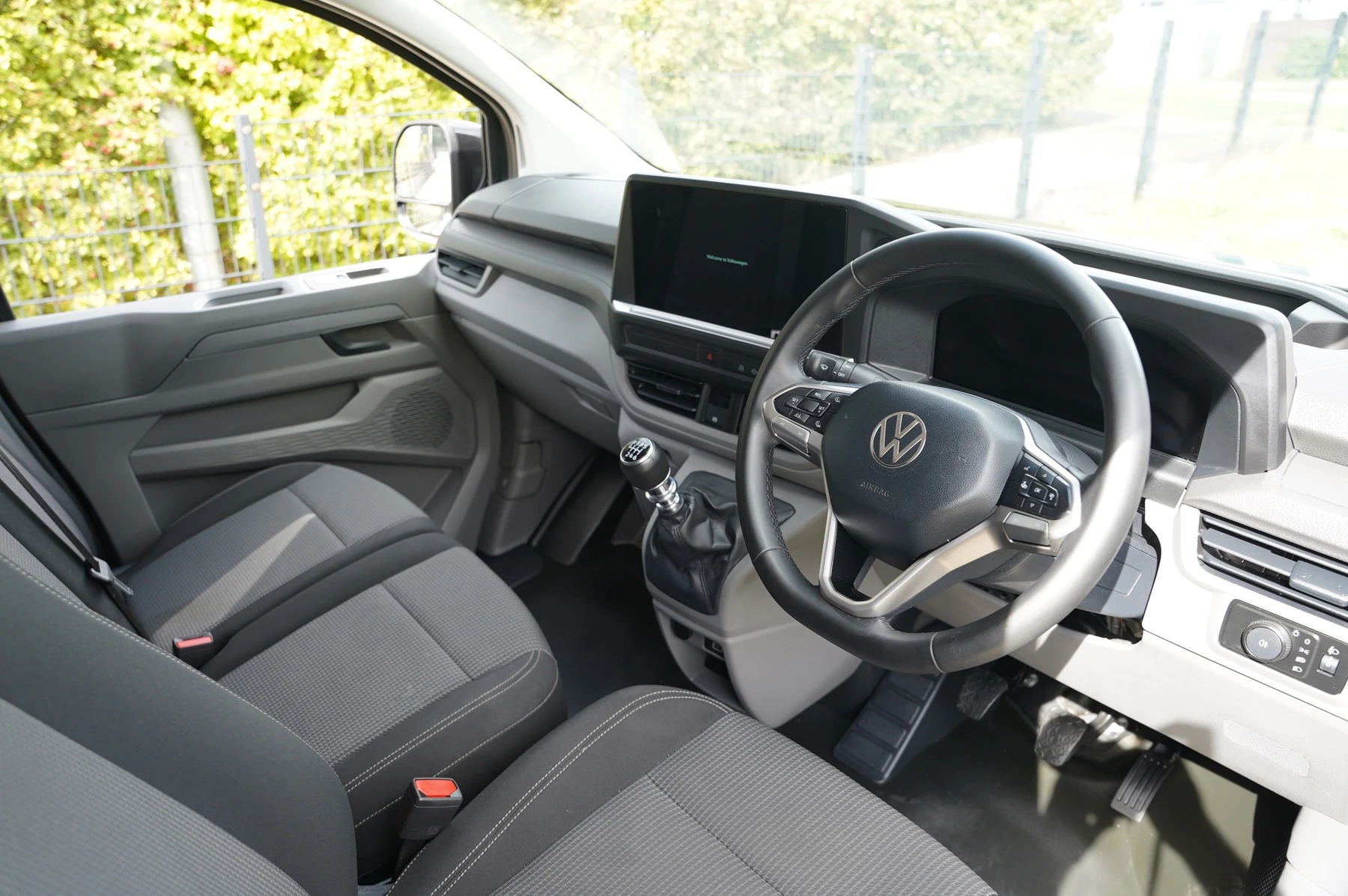 Volkswagen-Transporter-image-4