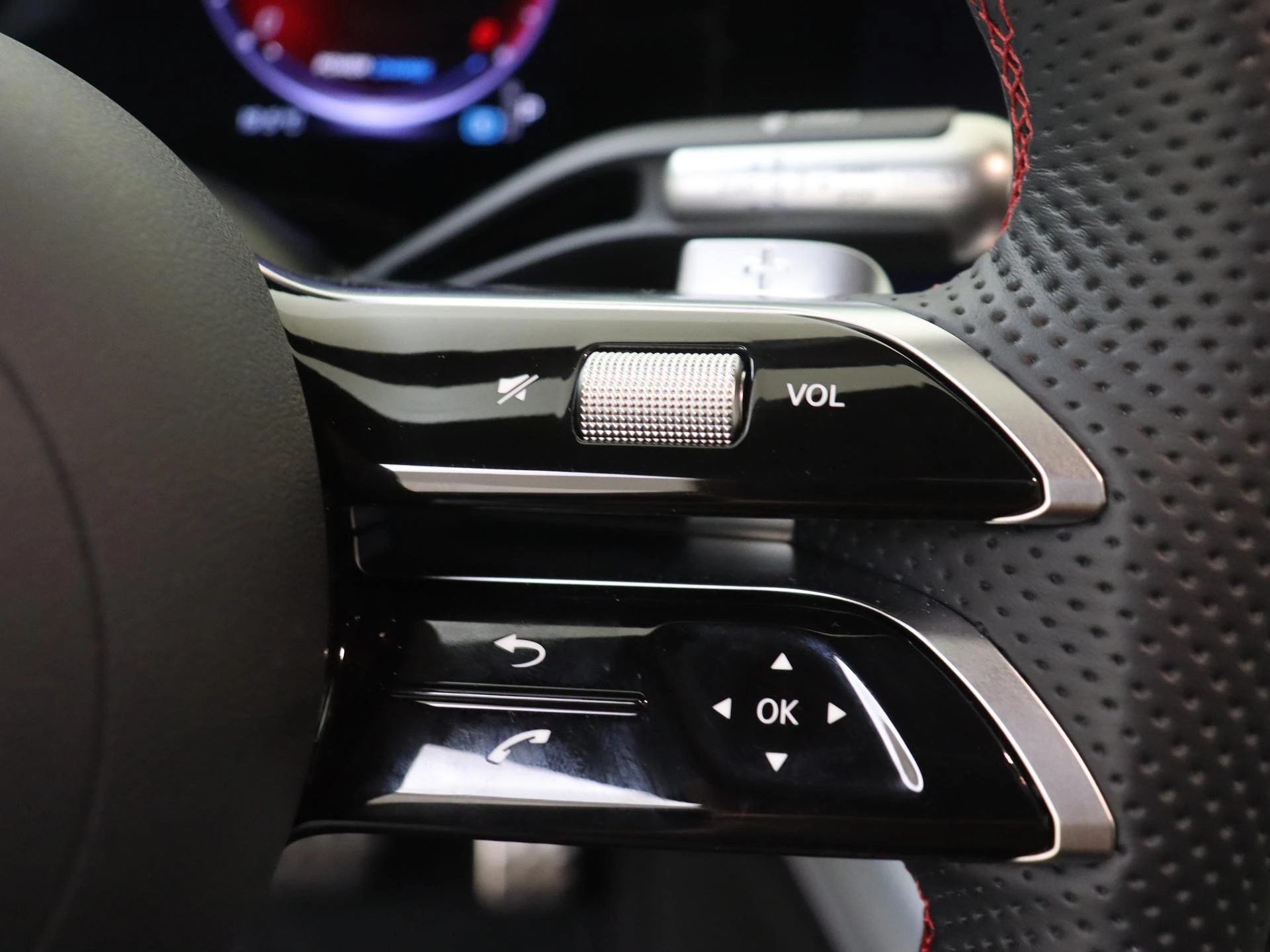 Mercedes-Benz-CLA-image-12