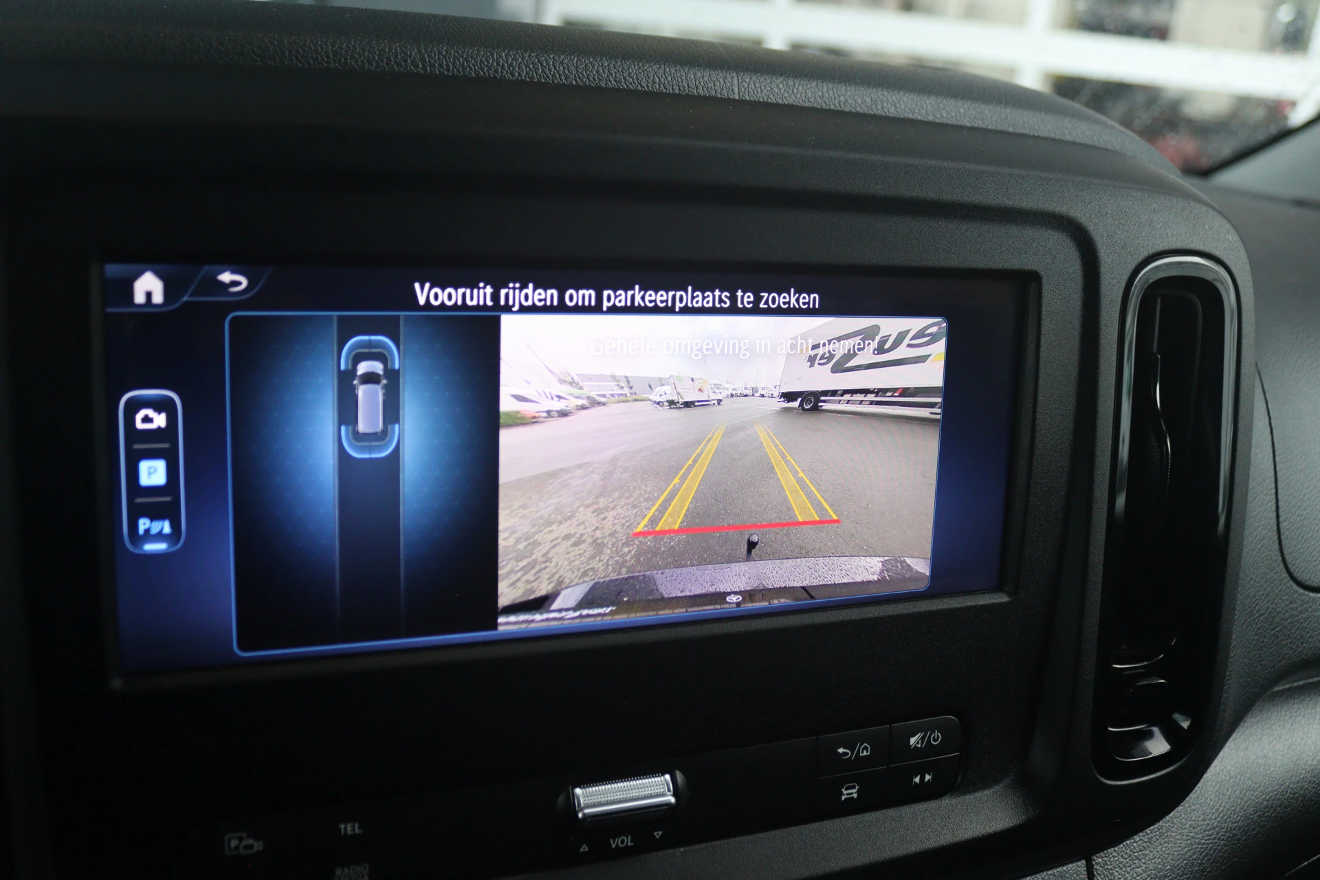 Mercedes-Benz-Vito-image-9