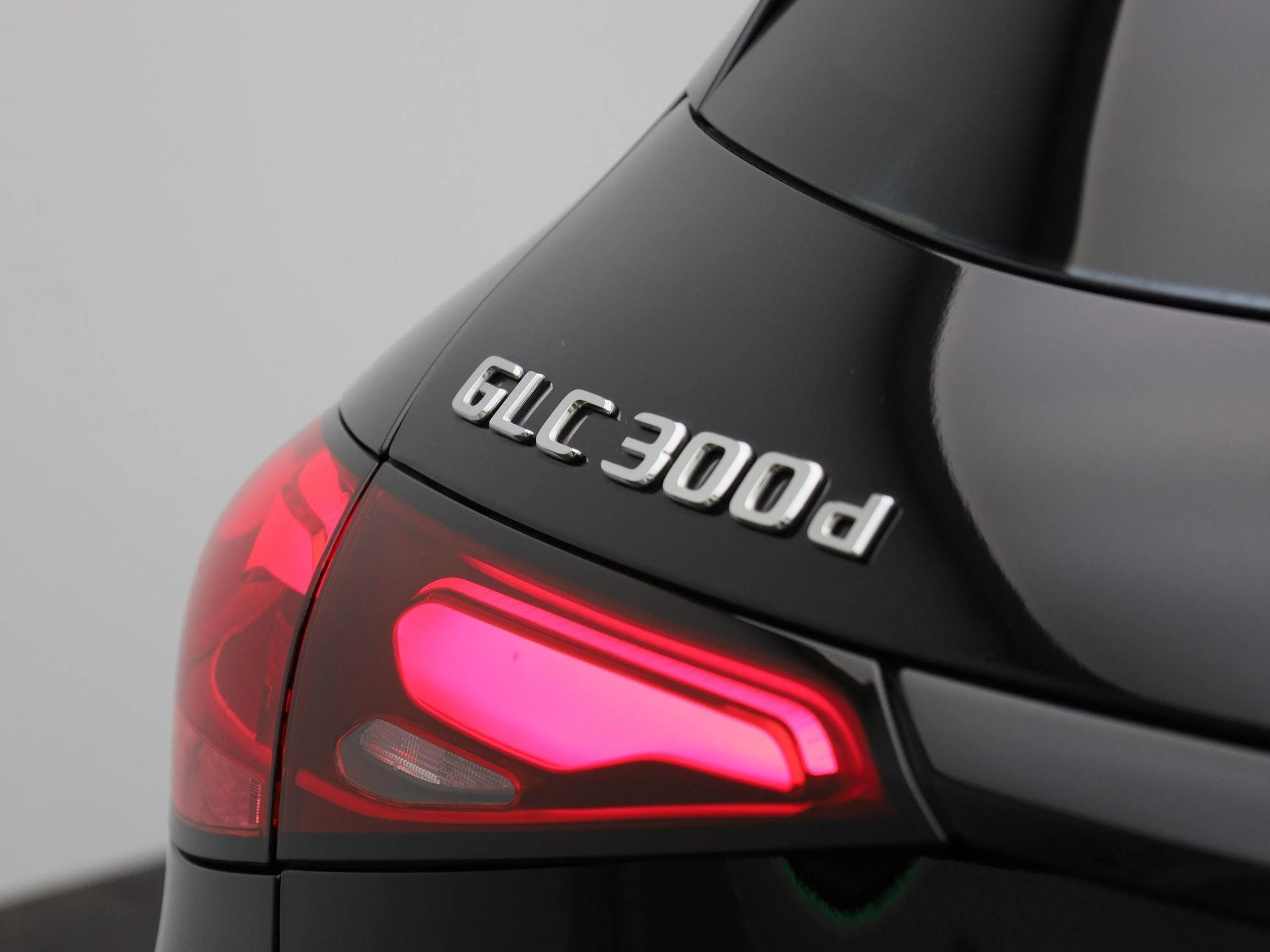 Mercedes-Benz-GLC-image-48
