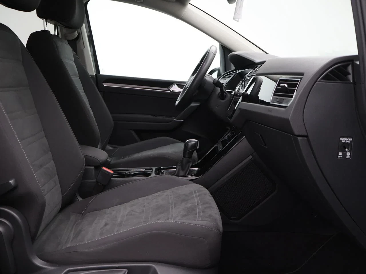 Volkswagen Touran 1.5 TSI Highline Business *AUTOMAAT*PANO DAK*TREKHAAK*7ZITPL*NAVI*BLTH*CRUISE*PDC*...