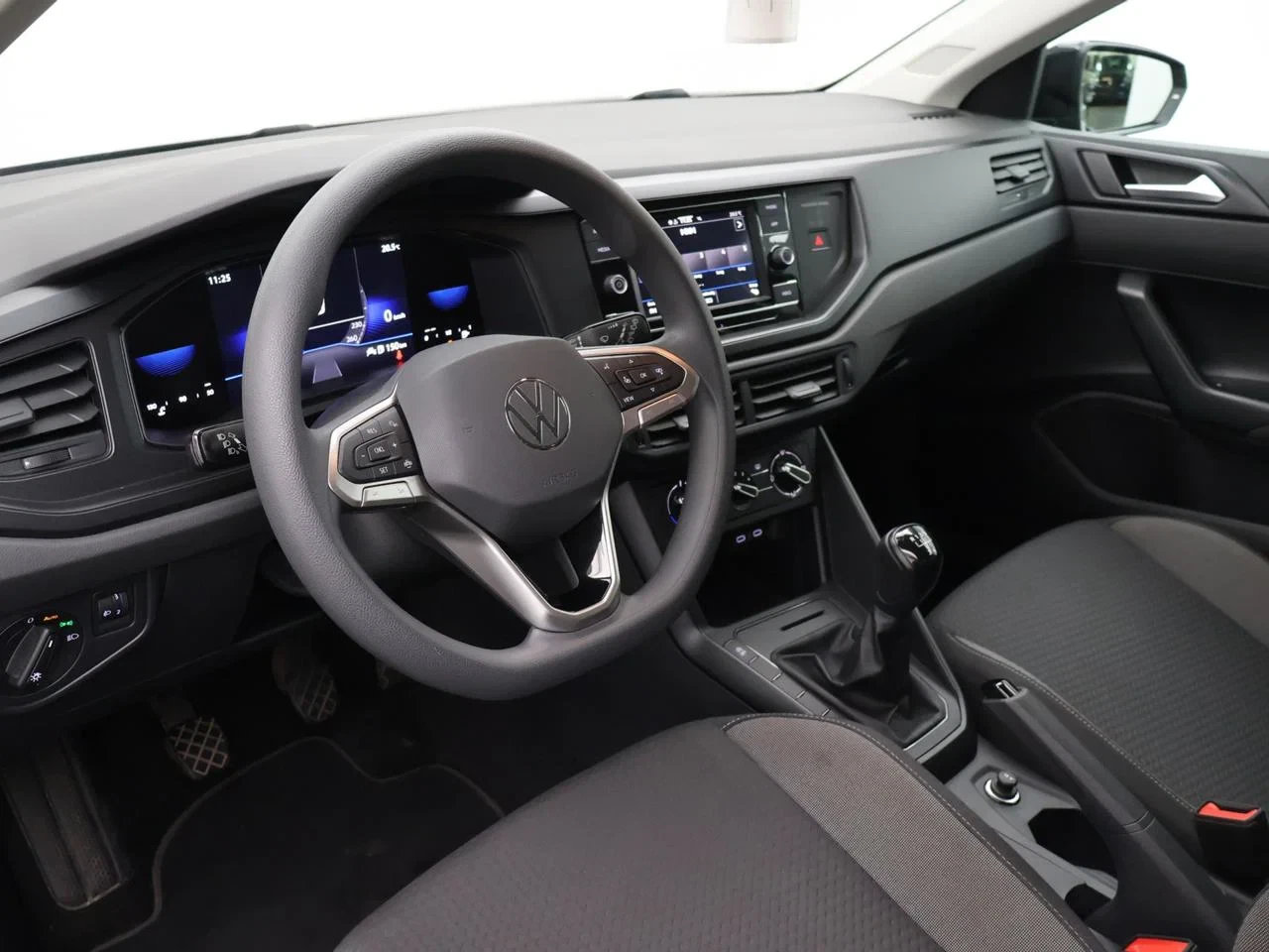 Volkswagen-Polo-image-9