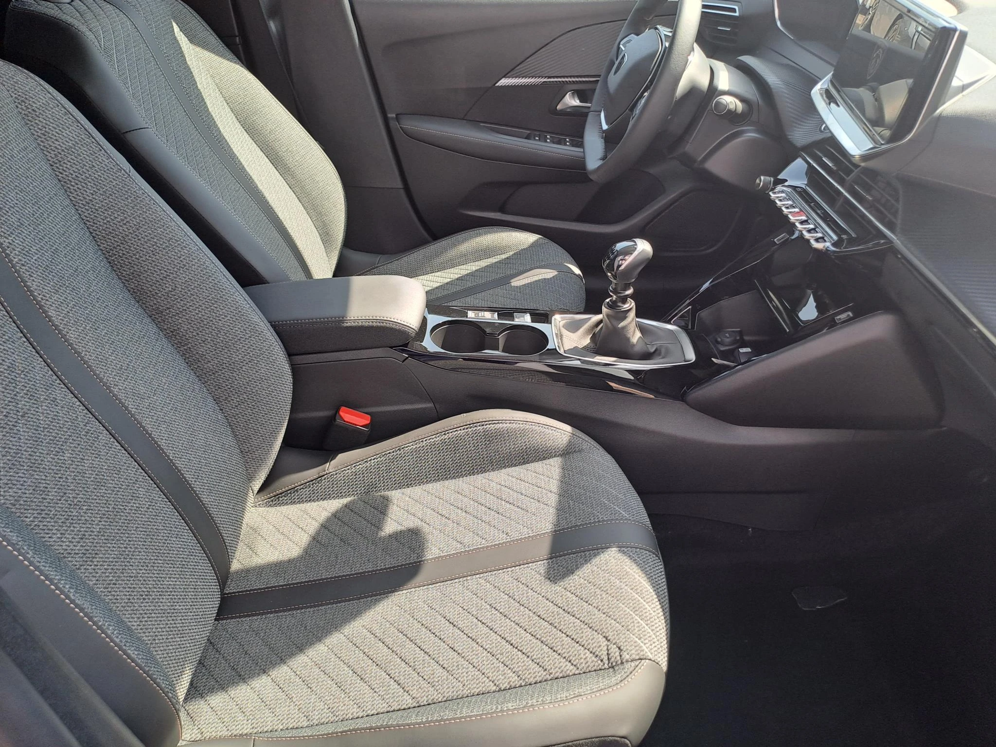 Peugeot-208-image-8
