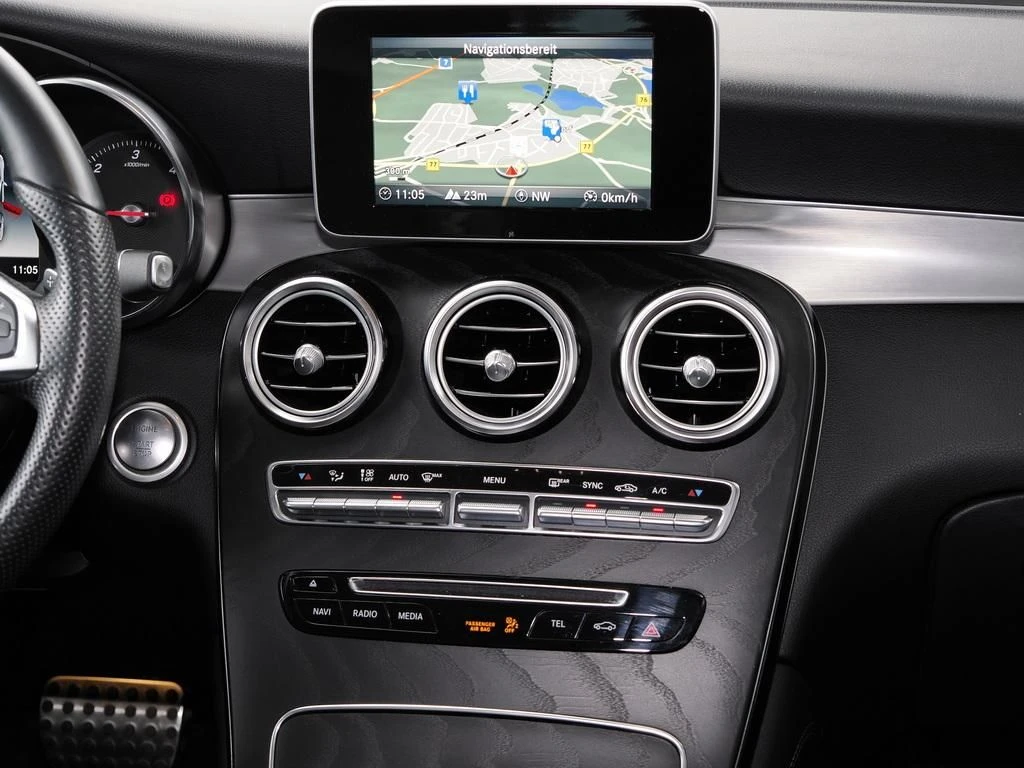 Mercedes-Benz-GLC 220 d-image-10