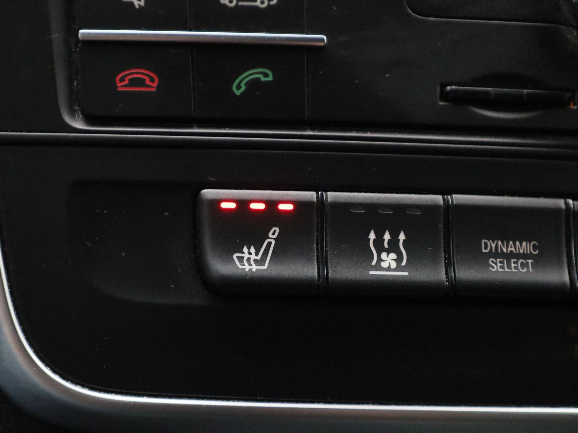 Mercedes-Benz-GLA-image-21