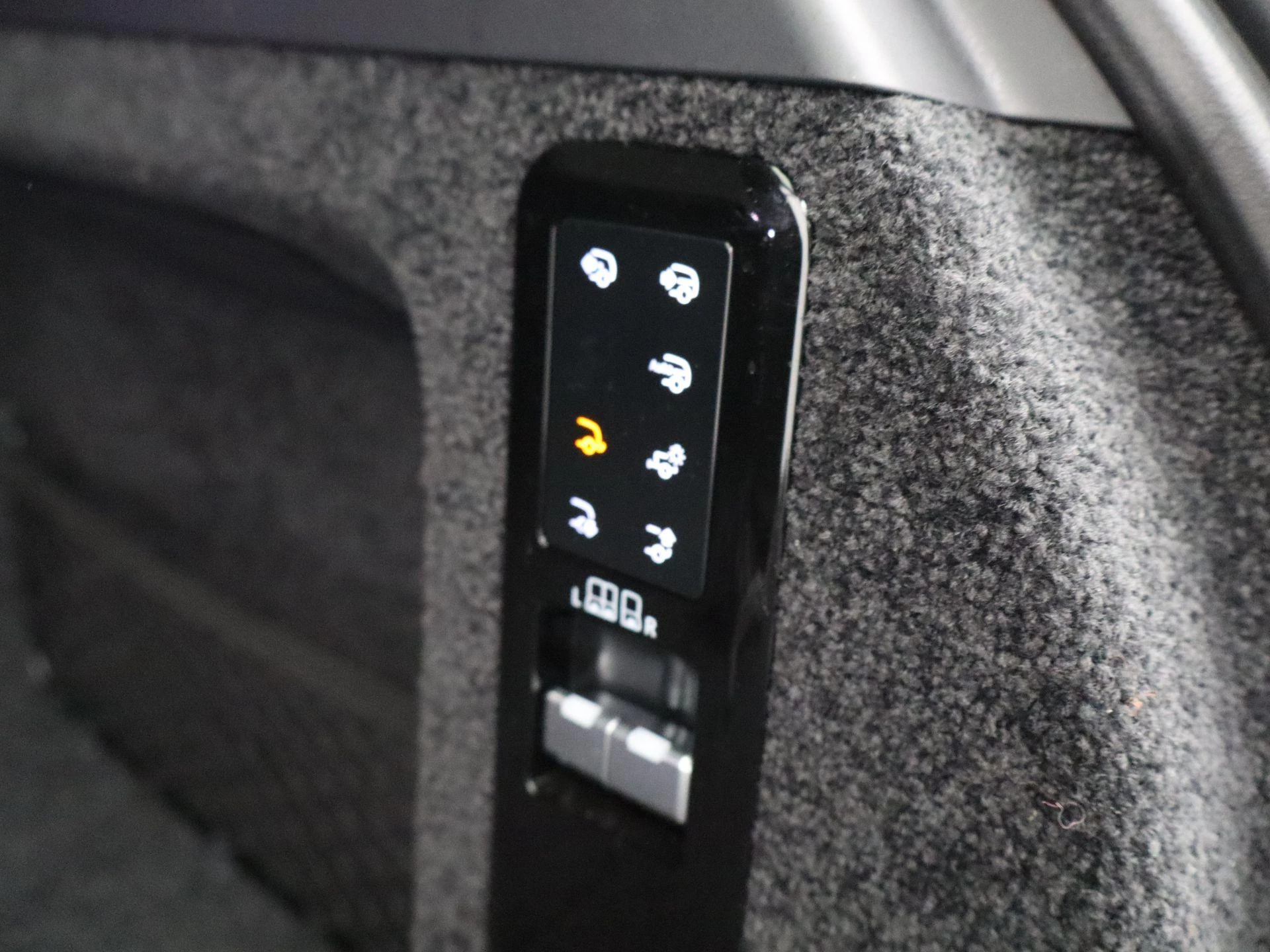 Land Rover-Range Rover-image-15