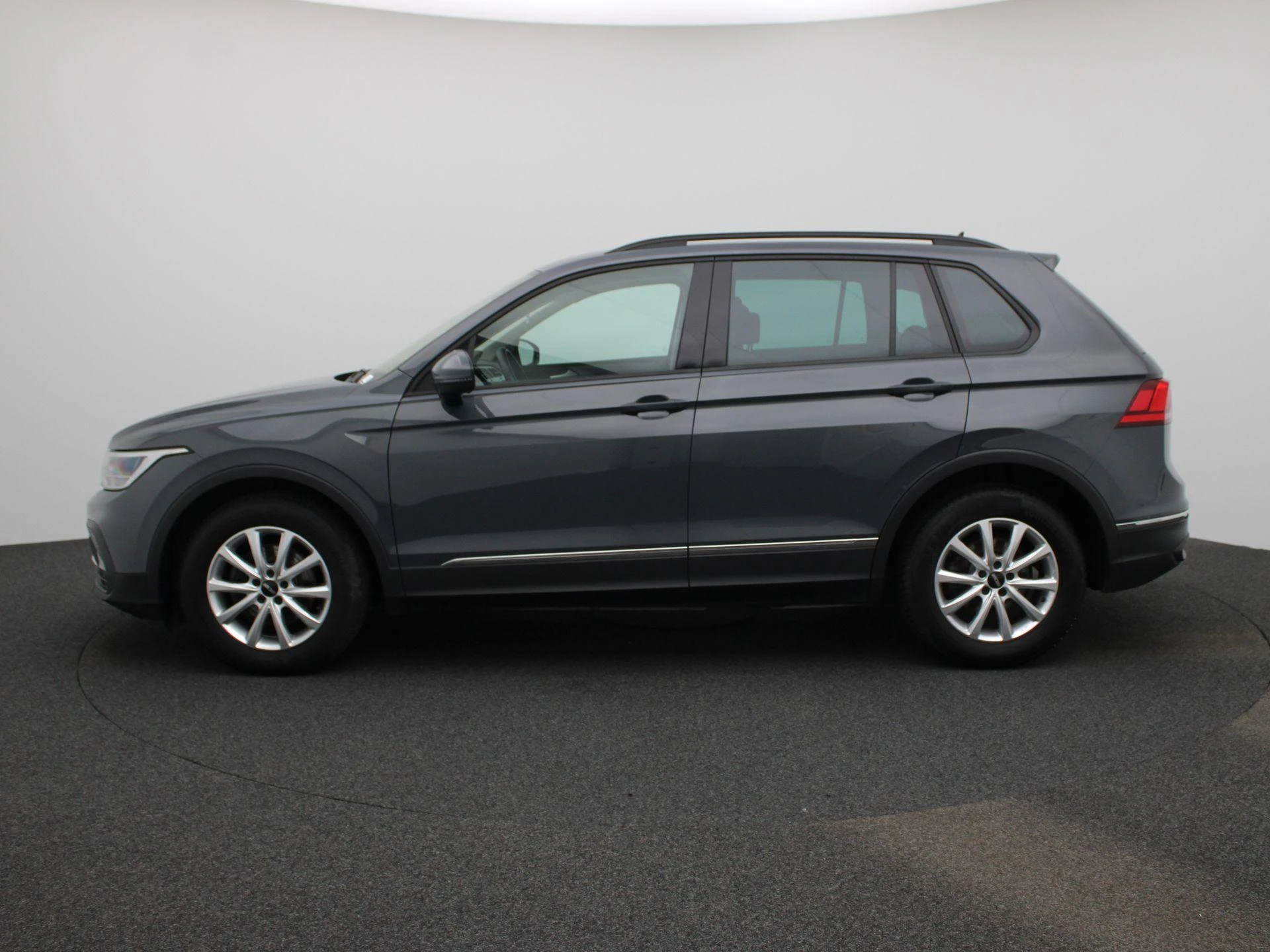 Volkswagen-Tiguan-image-3