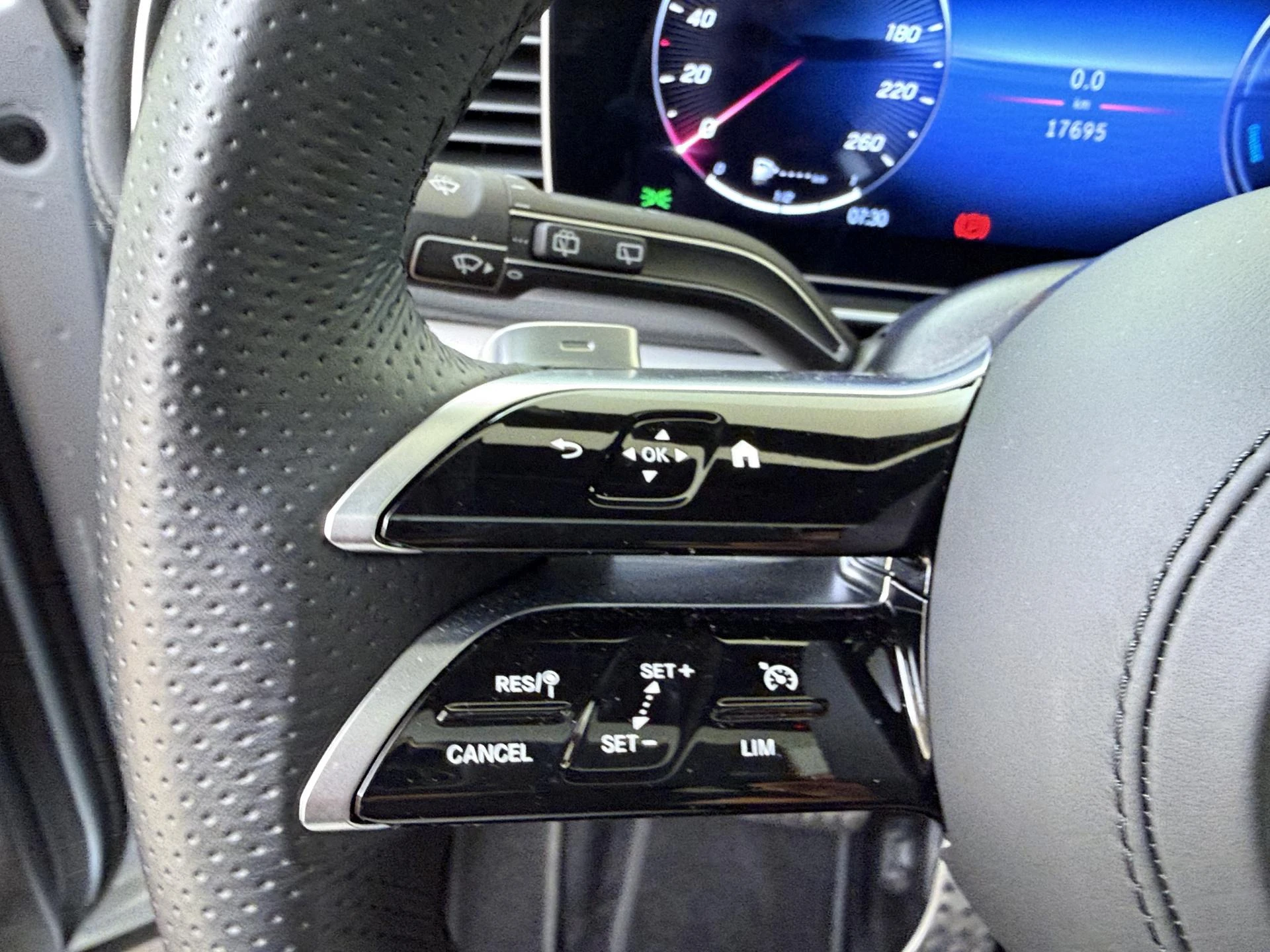 Mercedes-Benz-GLE-image-11