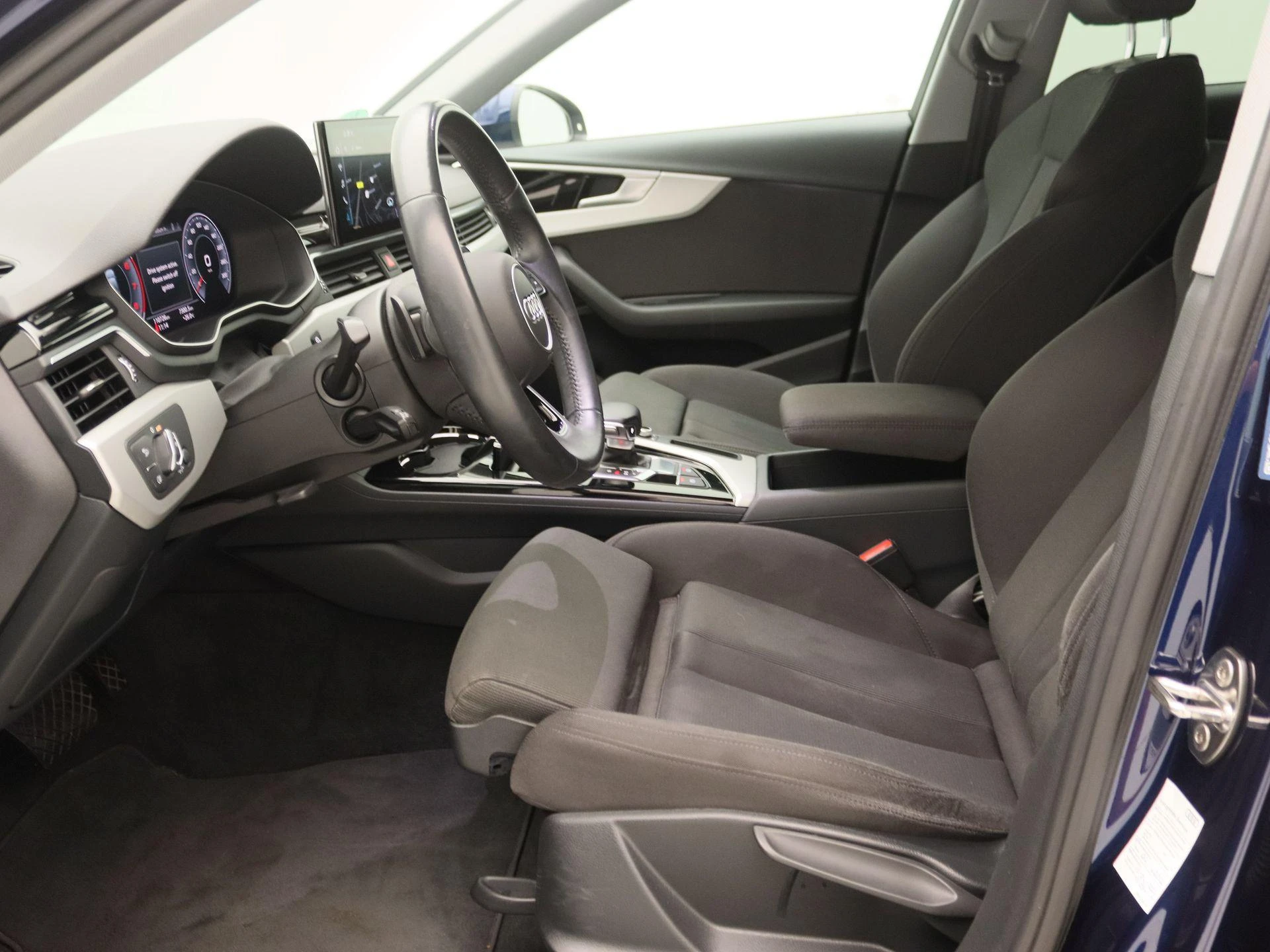 Audi A4 Limousine 35 TFSI Launch edition Business