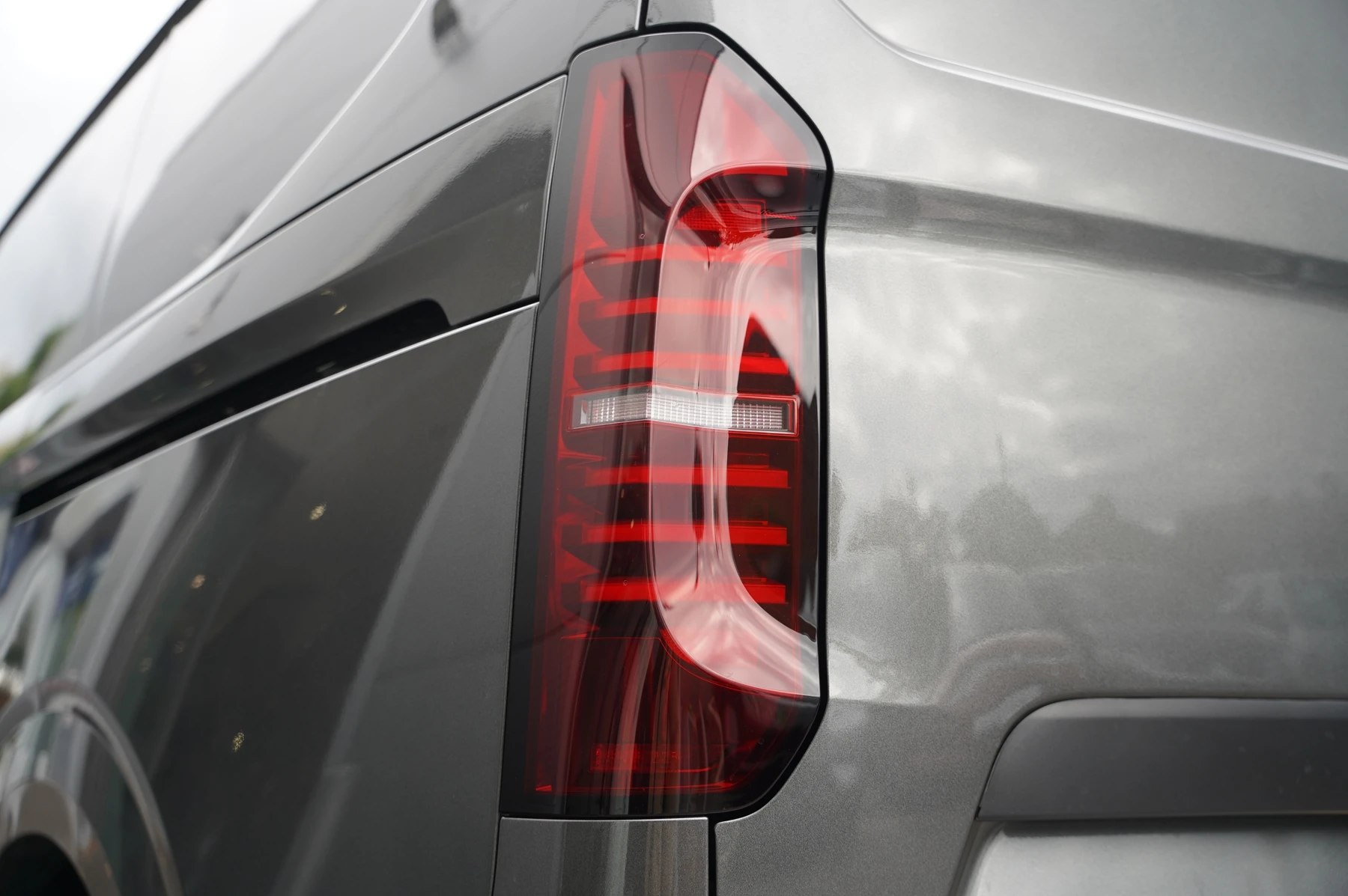 Volkswagen-Transporter-image-33