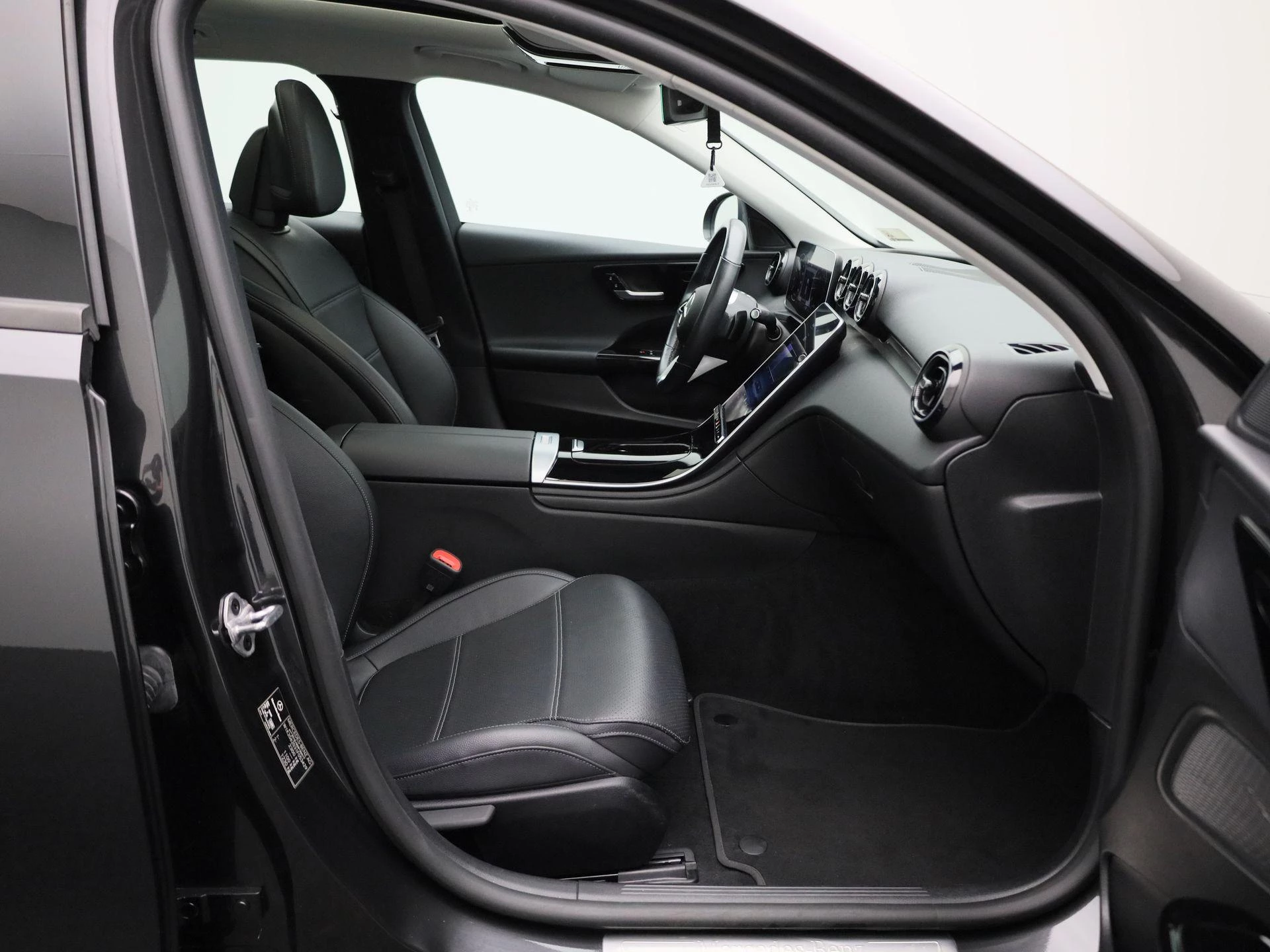 Mercedes-Benz-C-Klasse-image-37