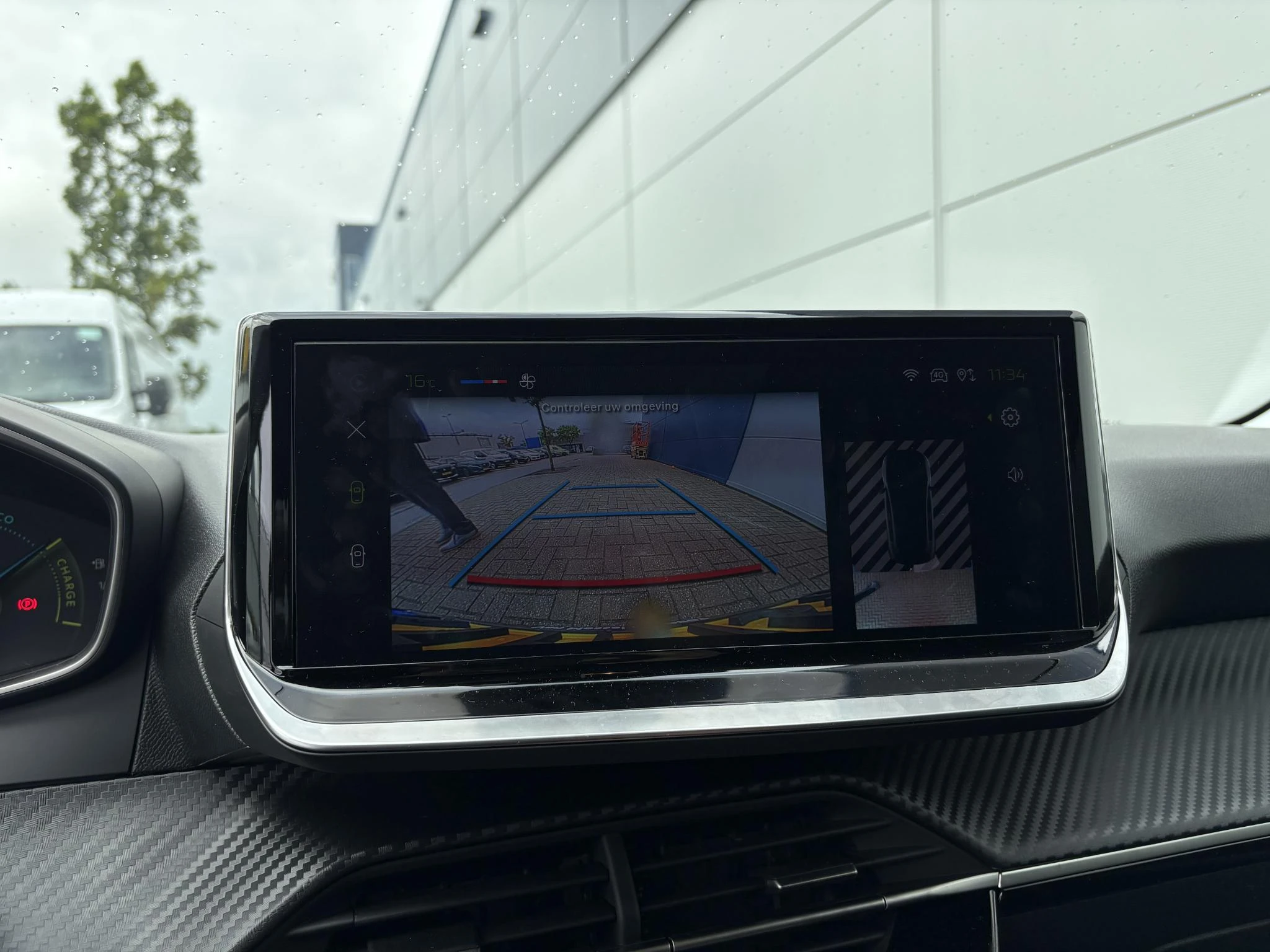Peugeot-208-image-15