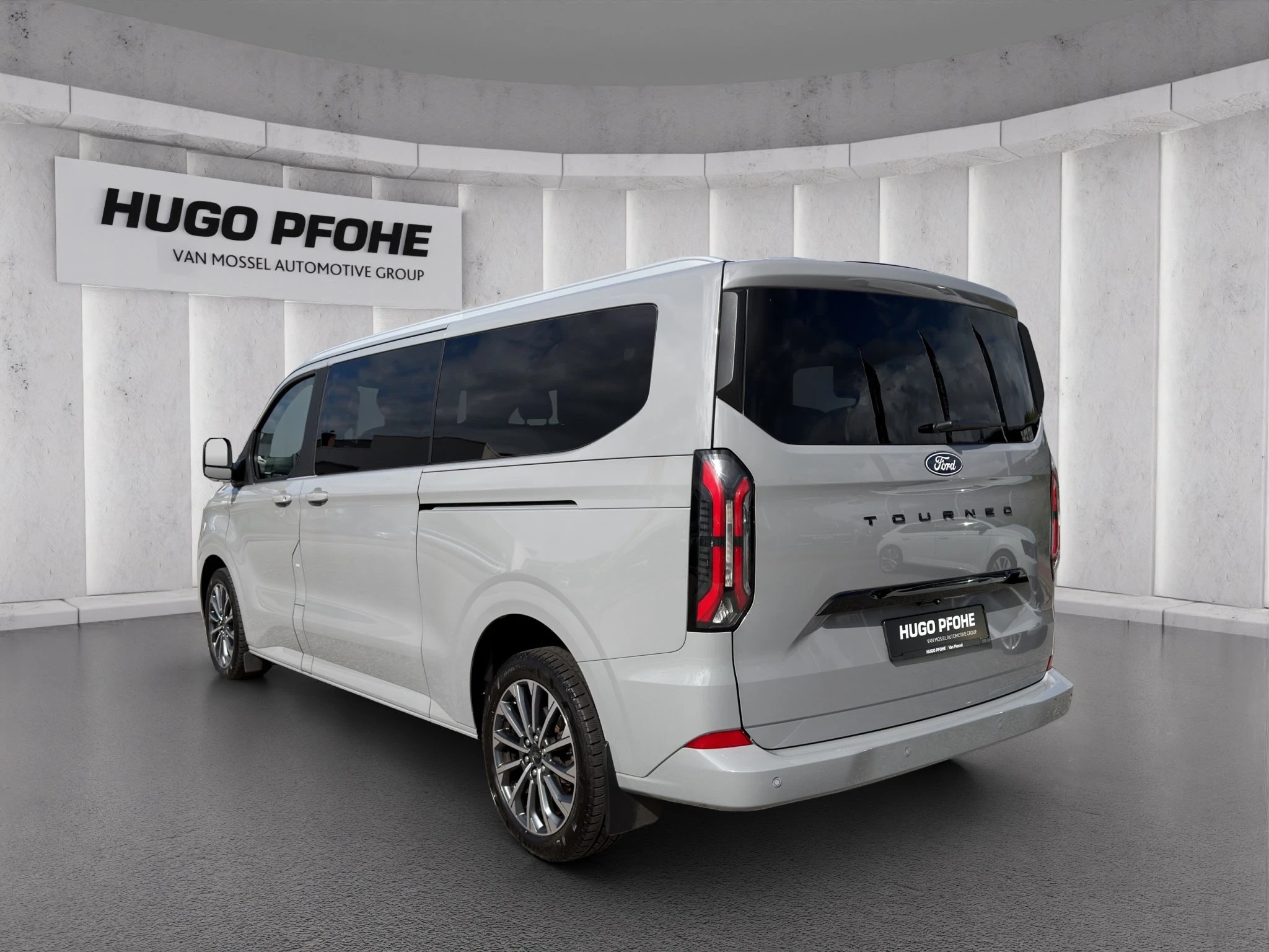 Ford-Tourneo Custom-image-2