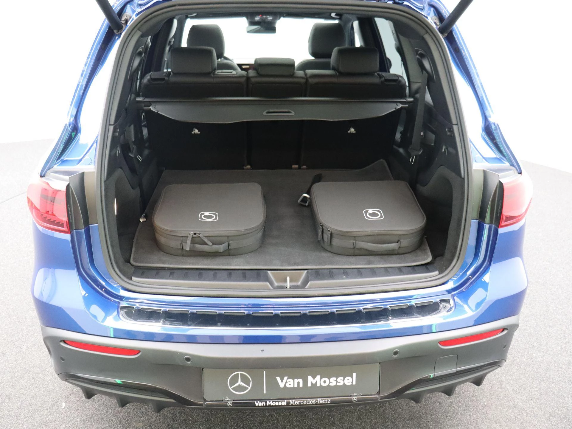 Mercedes-Benz EQB 250+ STAR EDITION + LEDER + 7-ZIT + BURMESTER + PANO DAK + CARPLAY +