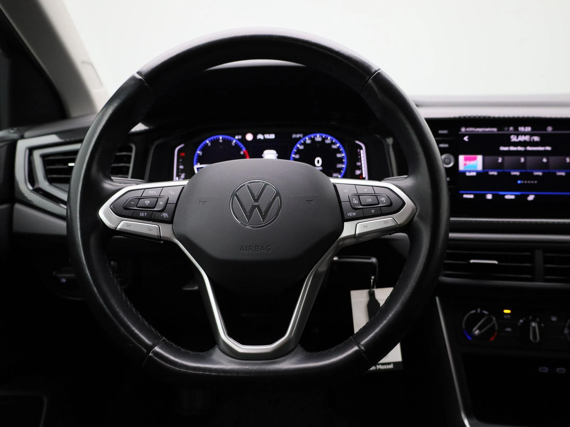 Volkswagen-Polo-image-6