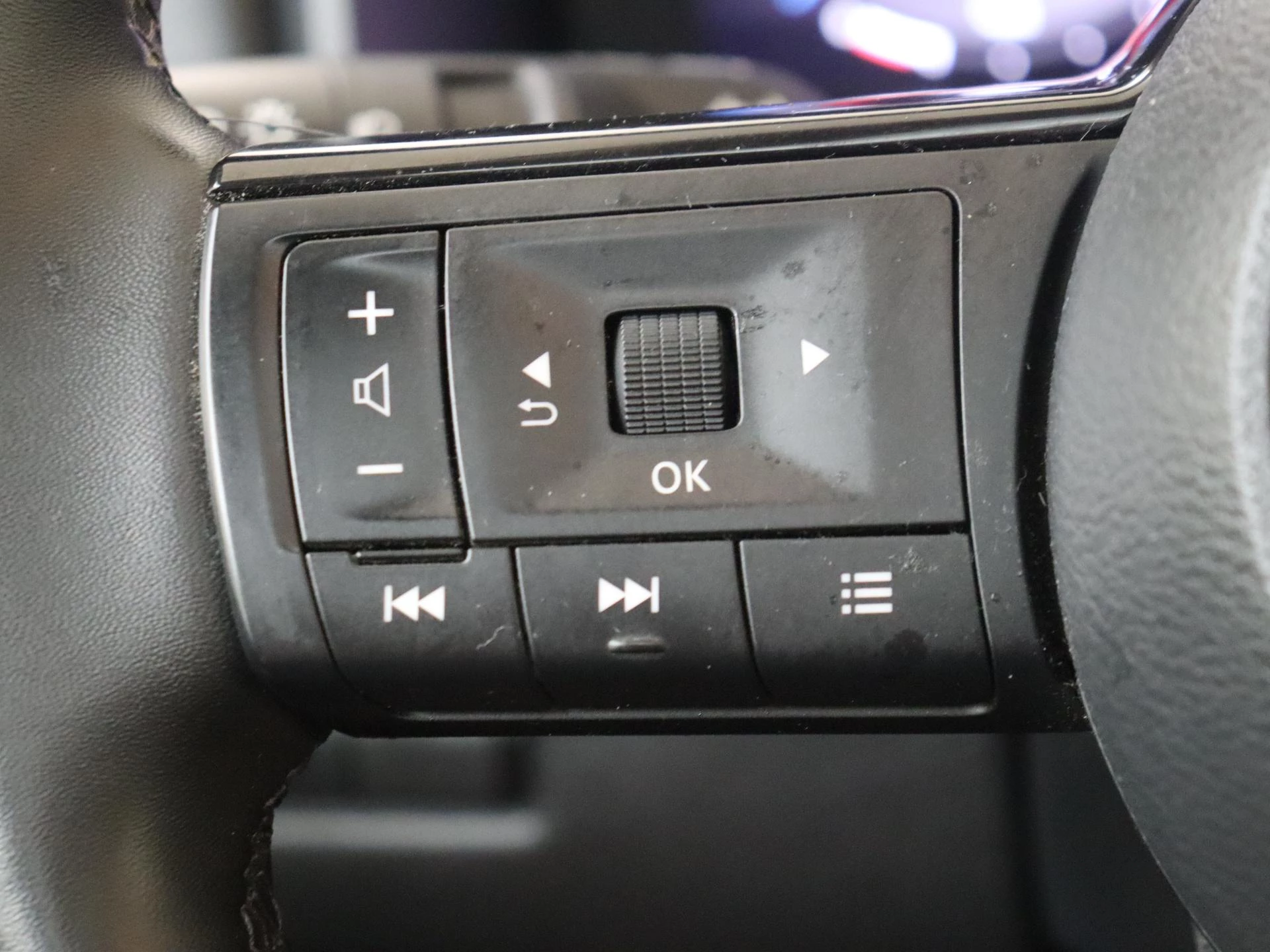 Nissan-QASHQAI-image-12