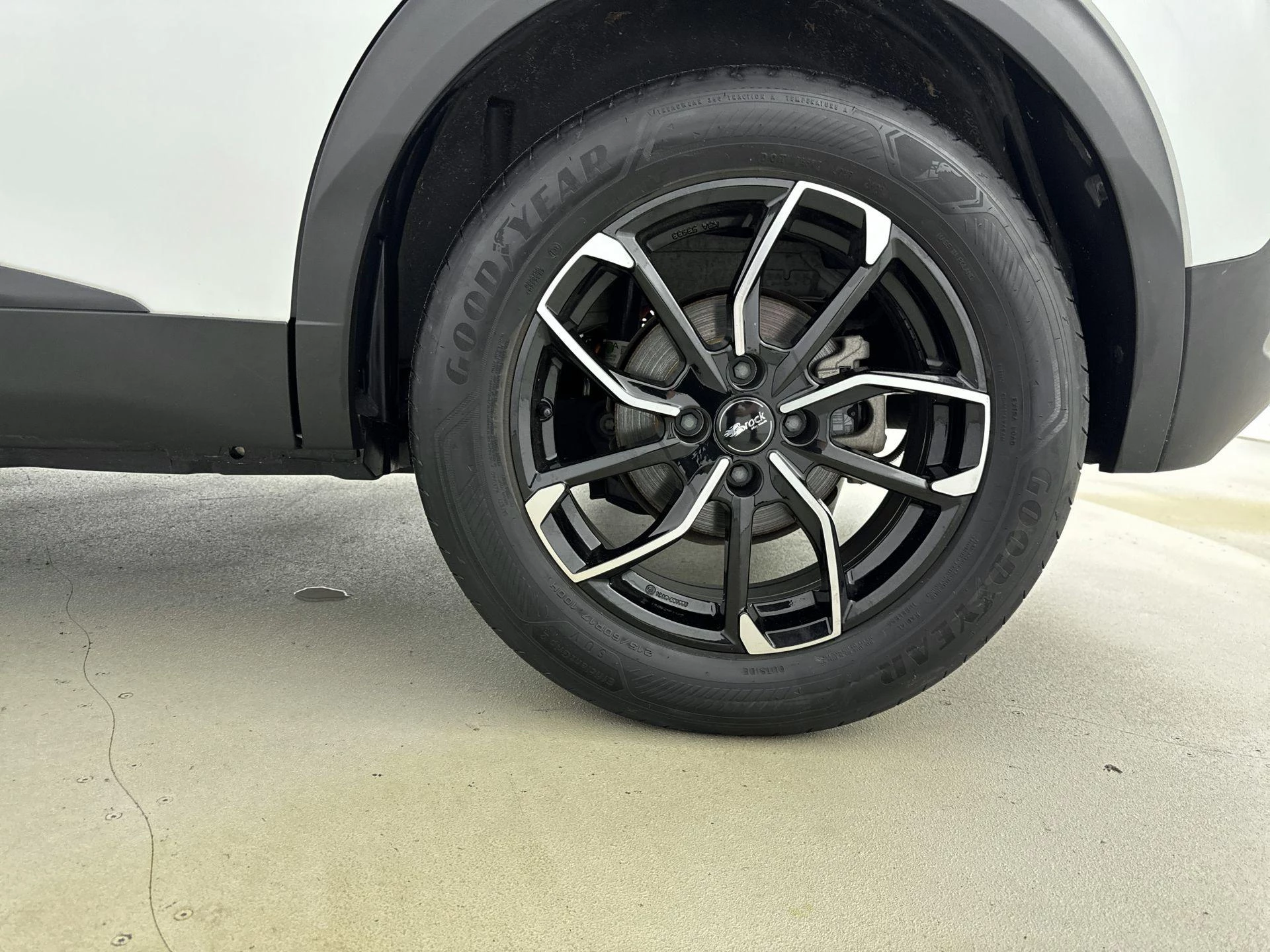 Peugeot-e-2008-image-10