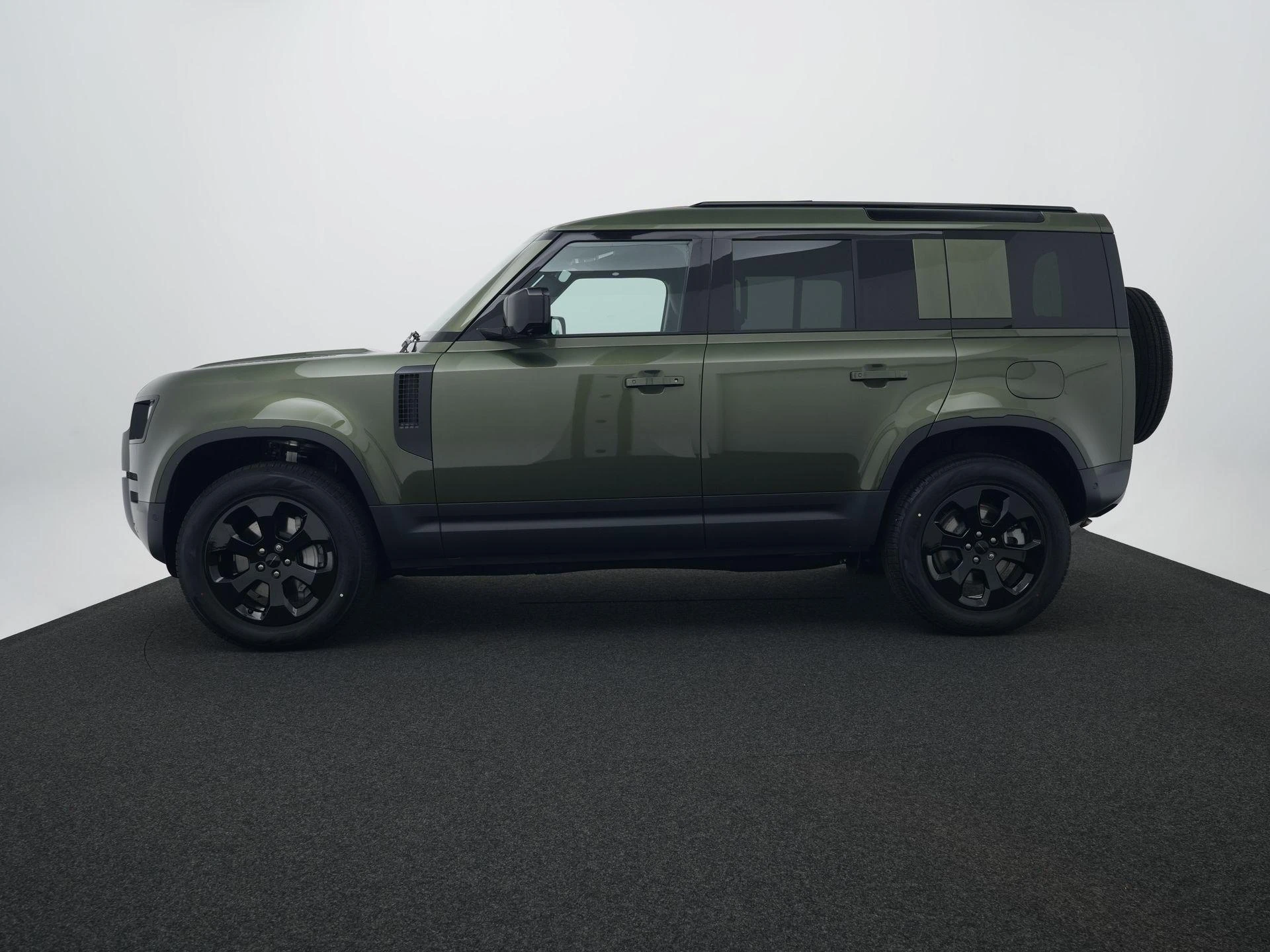 Land Rover-Defender-image-3
