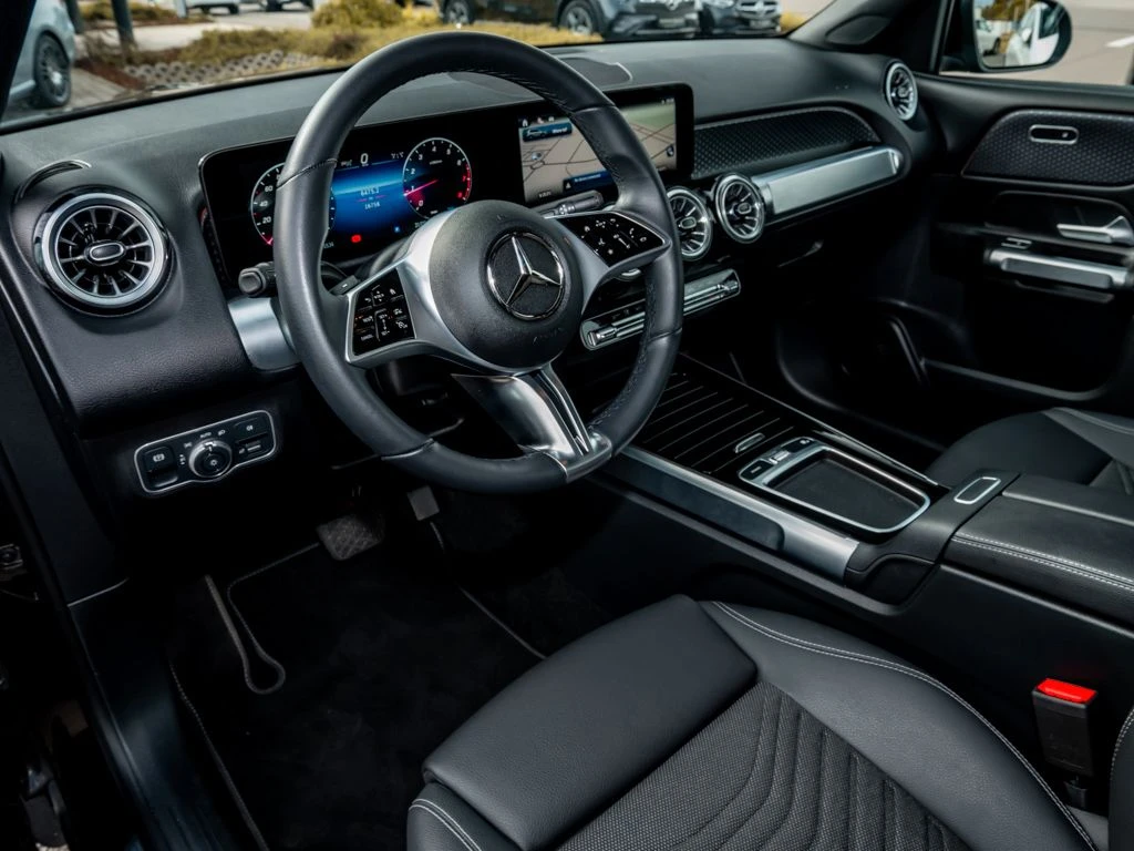 Mercedes-Benz-GLB 200-image-7