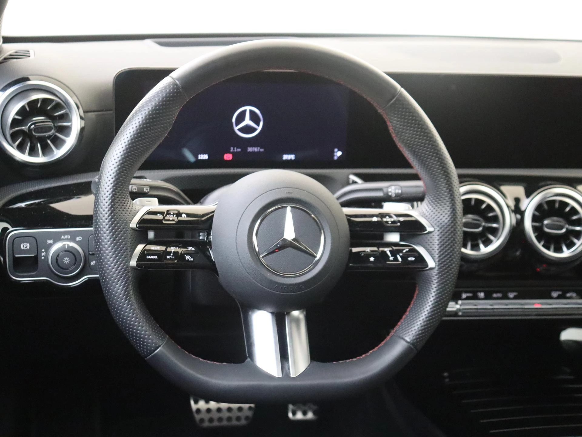 Mercedes-Benz-A-Klasse-image-10