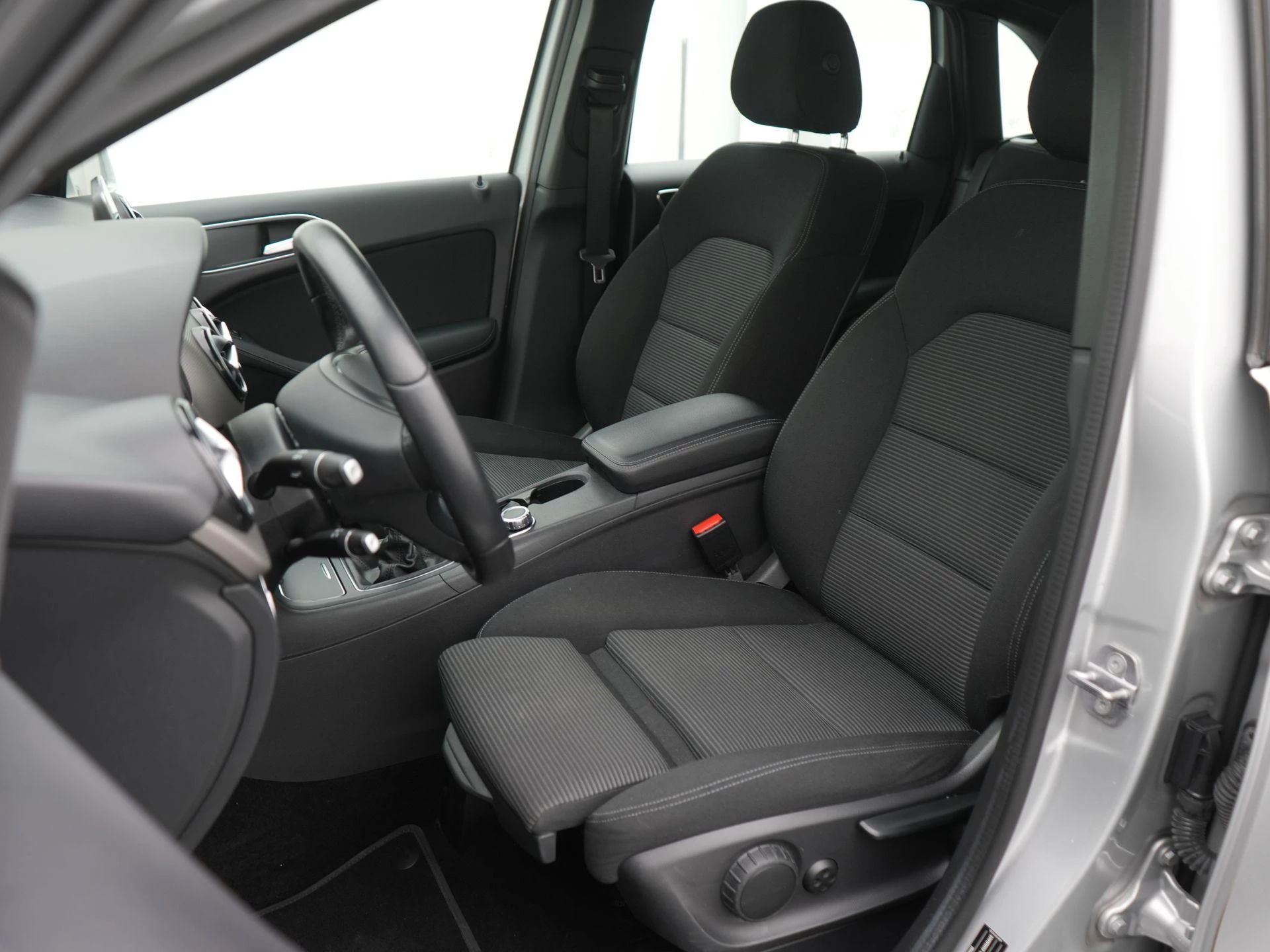 Mercedes-Benz-B-Klasse-image-8