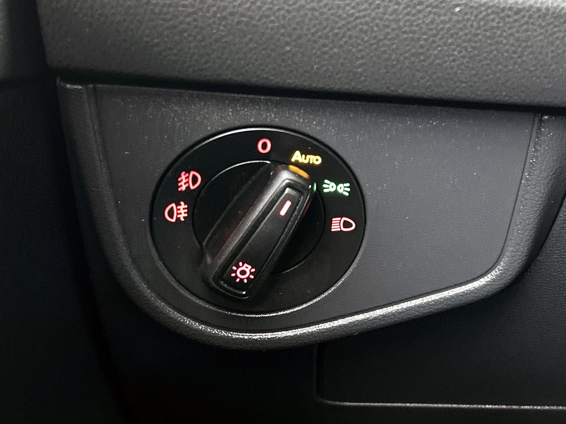 Volkswagen-Polo-image-14