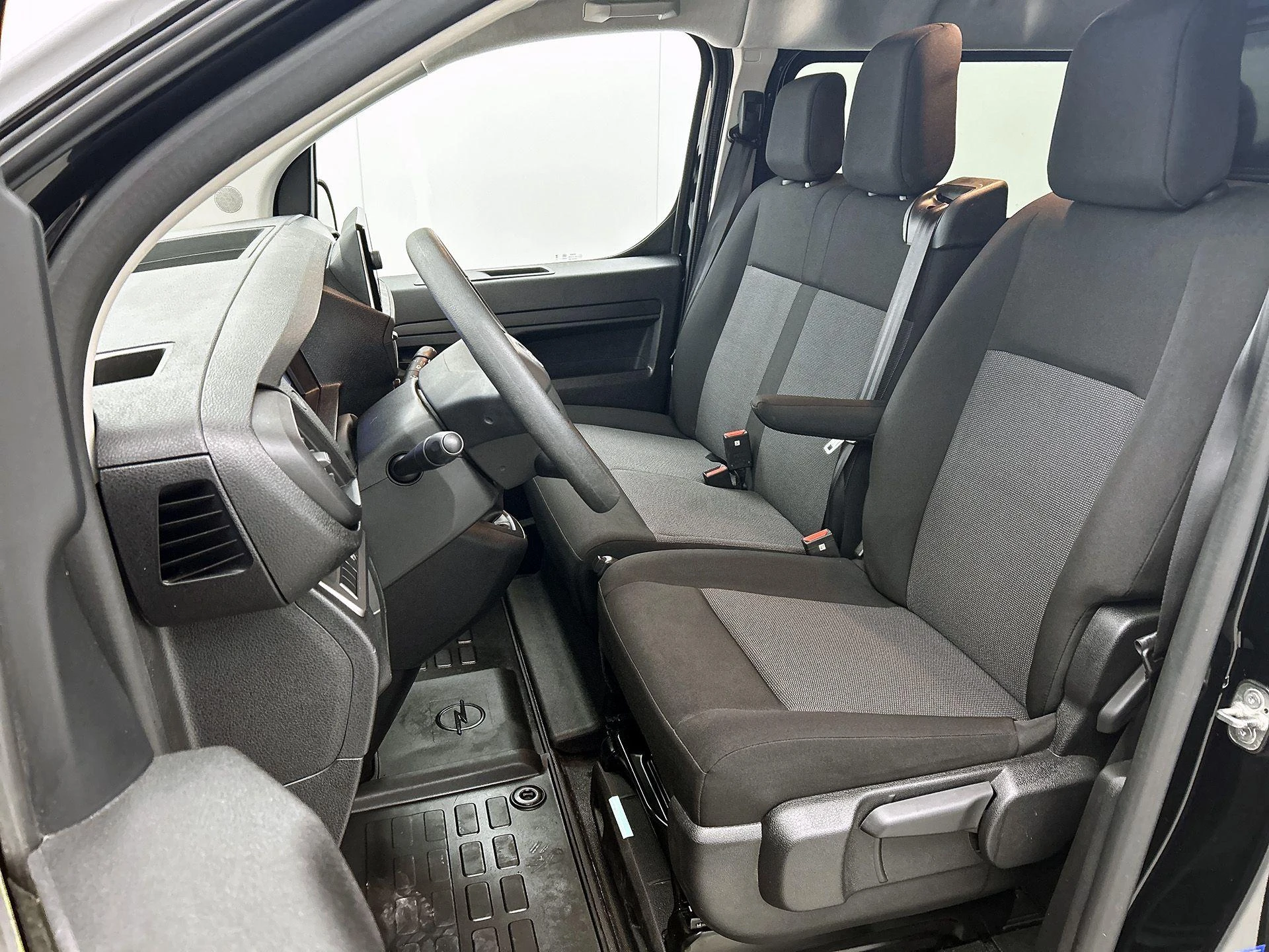 Opel-Vivaro-image-35