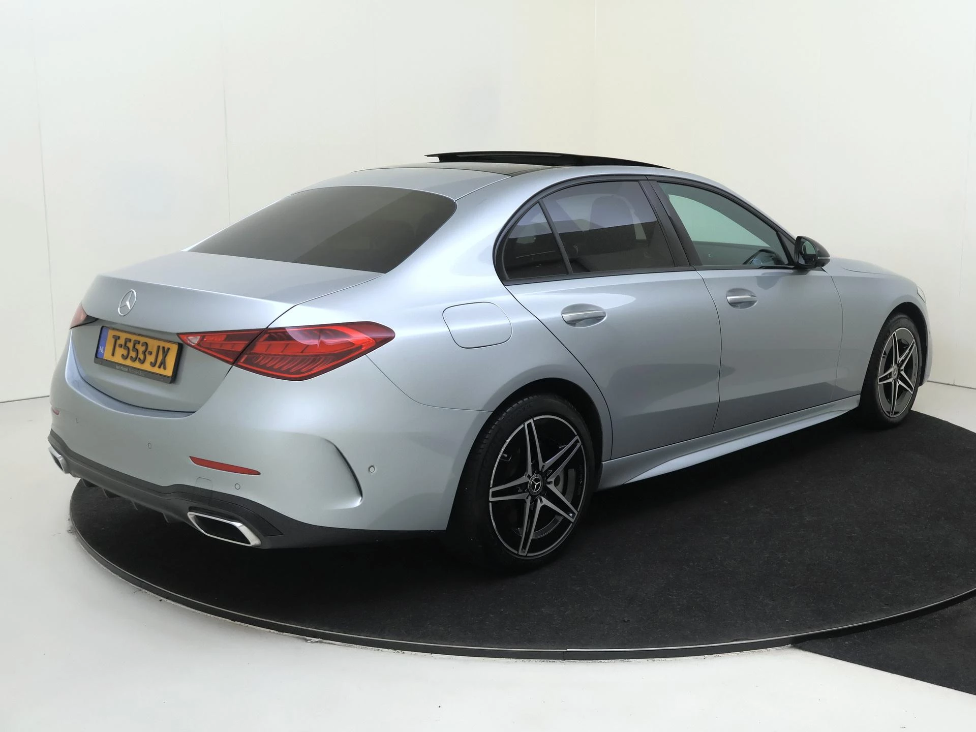 Mercedes-Benz-C-Klasse-image-3