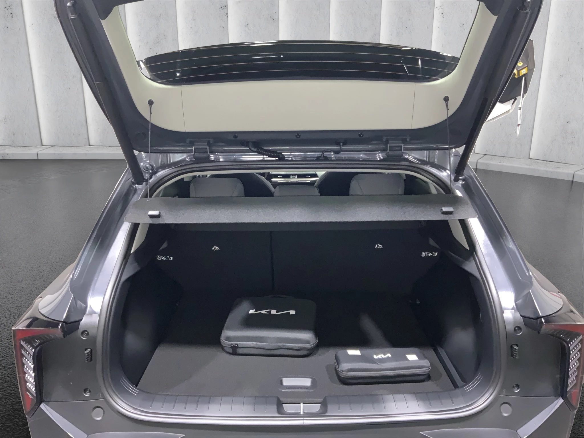 Kia EV4 Hatchback Earth 81 kWh 150 kW Frontantrieb Schräghecklimousine. 5-türig