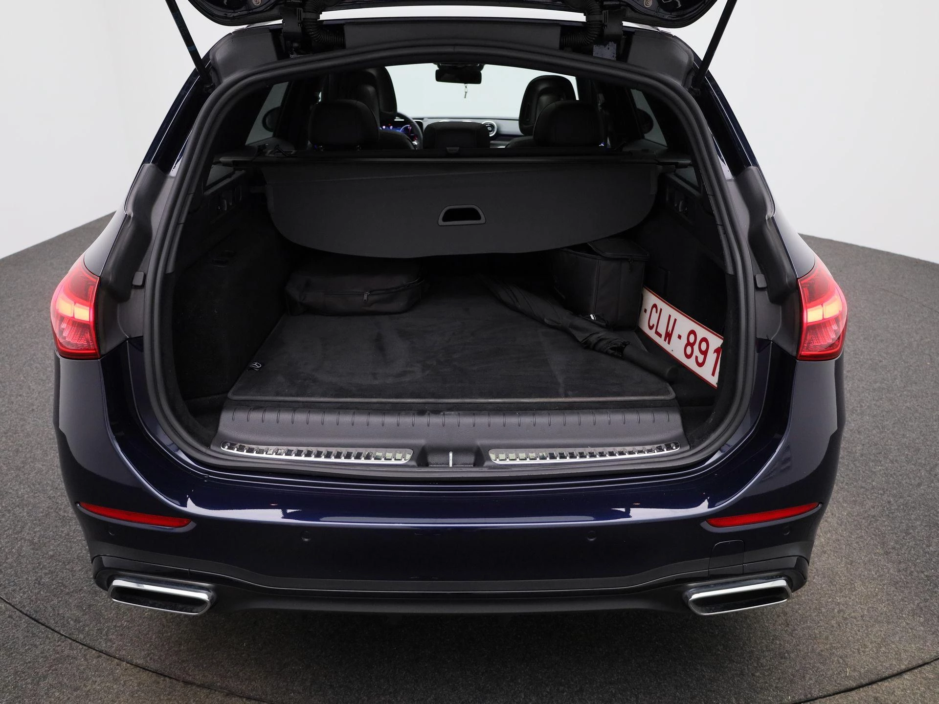 Mercedes-Benz-C-Klasse-image-10