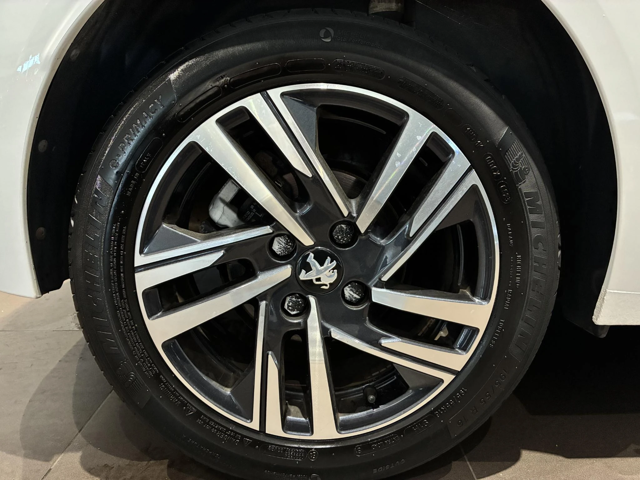 Peugeot-208-image-2