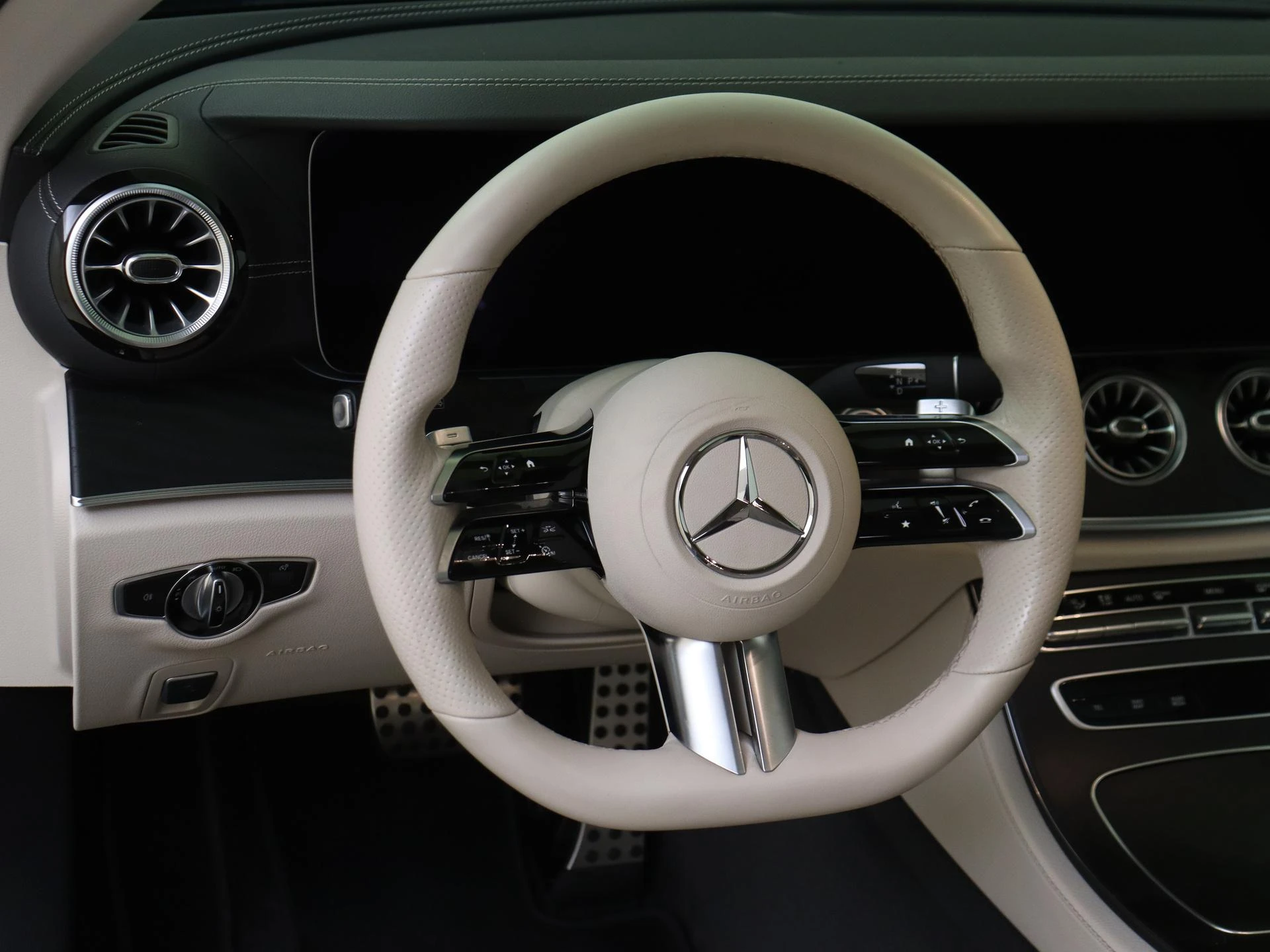 Mercedes-Benz-E-Klasse-image-9
