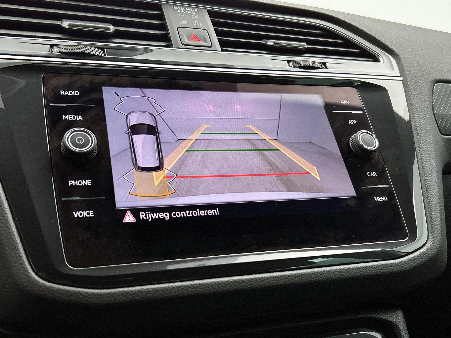 Volkswagen-Tiguan-image-10