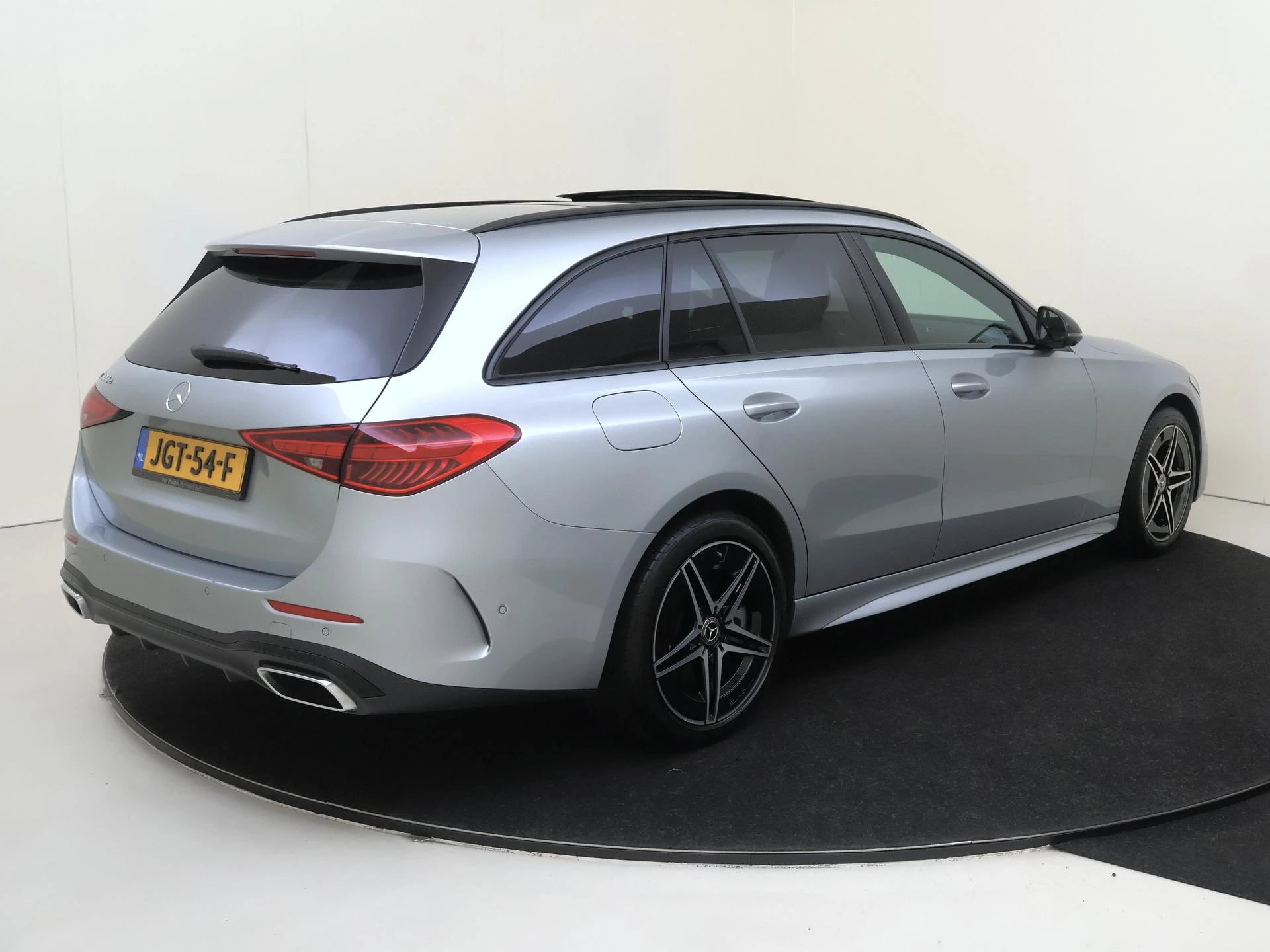 Mercedes-Benz-C-Klasse-image-3