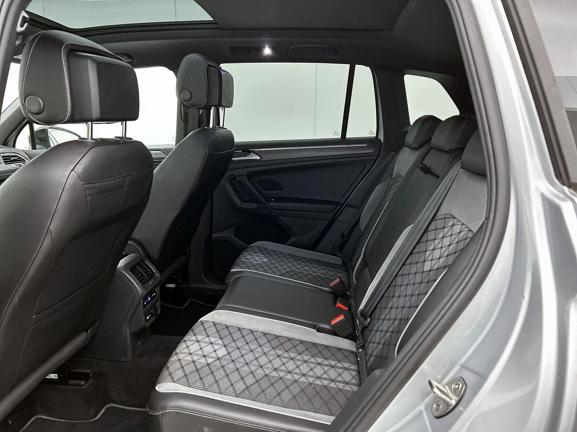 Volkswagen-Tiguan-image-28