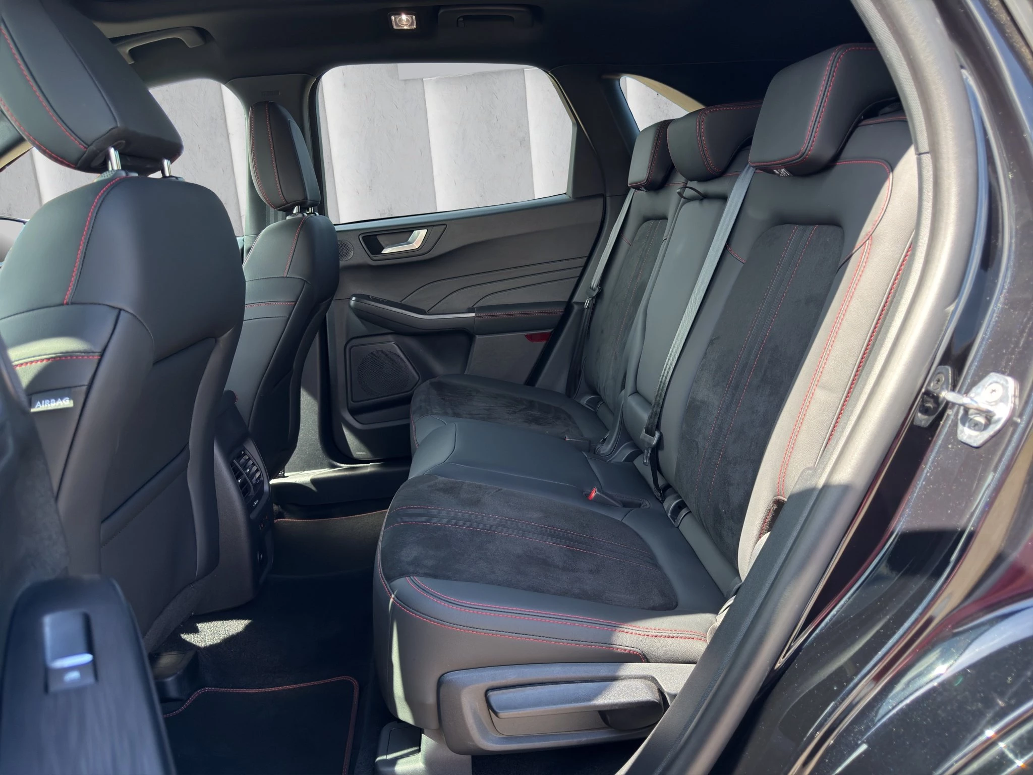 Ford Kuga ST-Line X Aut.*PANO*AHK*360GRAD*LED-MATRIX*NAVI*GRA*WINTER-PKT..