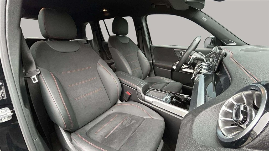 Mercedes-Benz-EQB-image-21