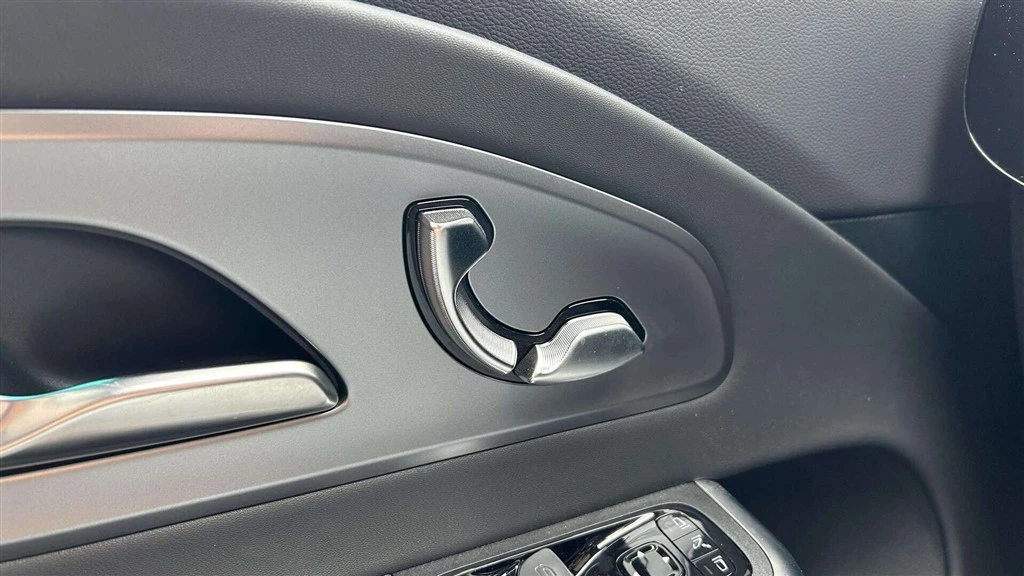 Mercedes-Benz-CLA-image-10