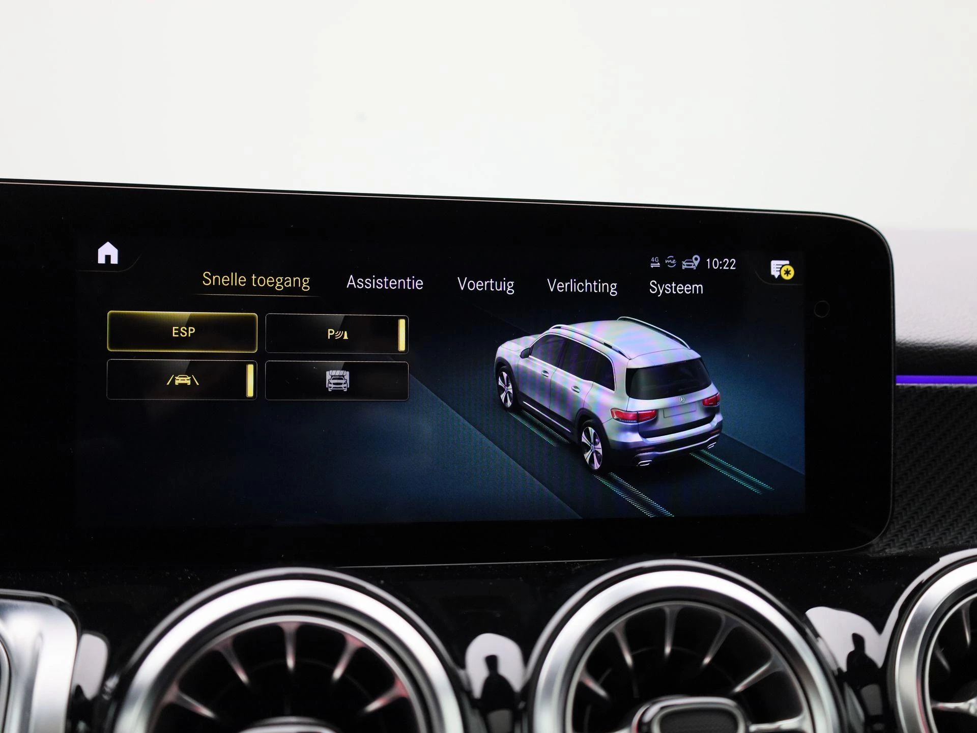 Mercedes-Benz-GLB-image-26