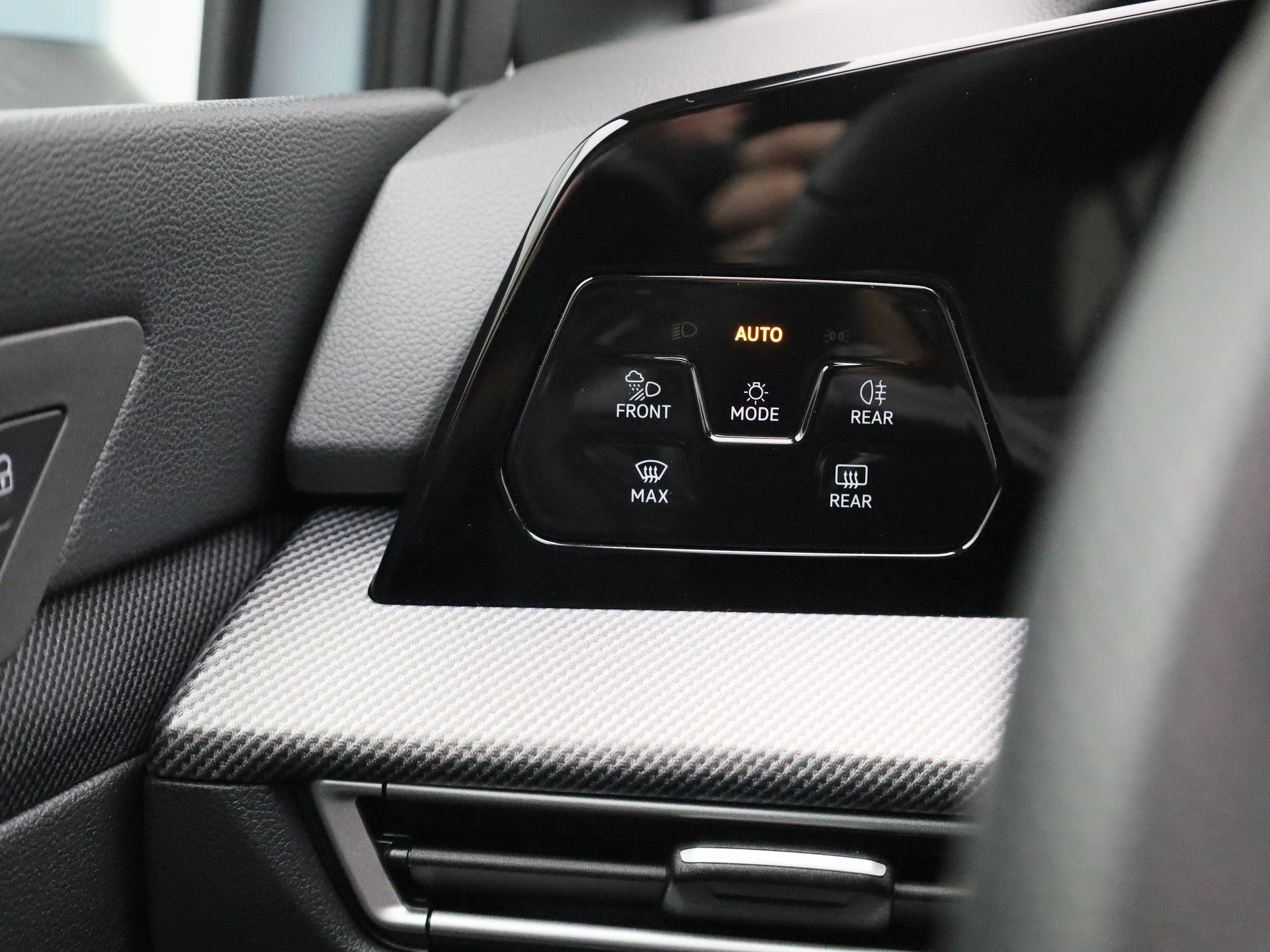 Volkswagen-Golf-image-22