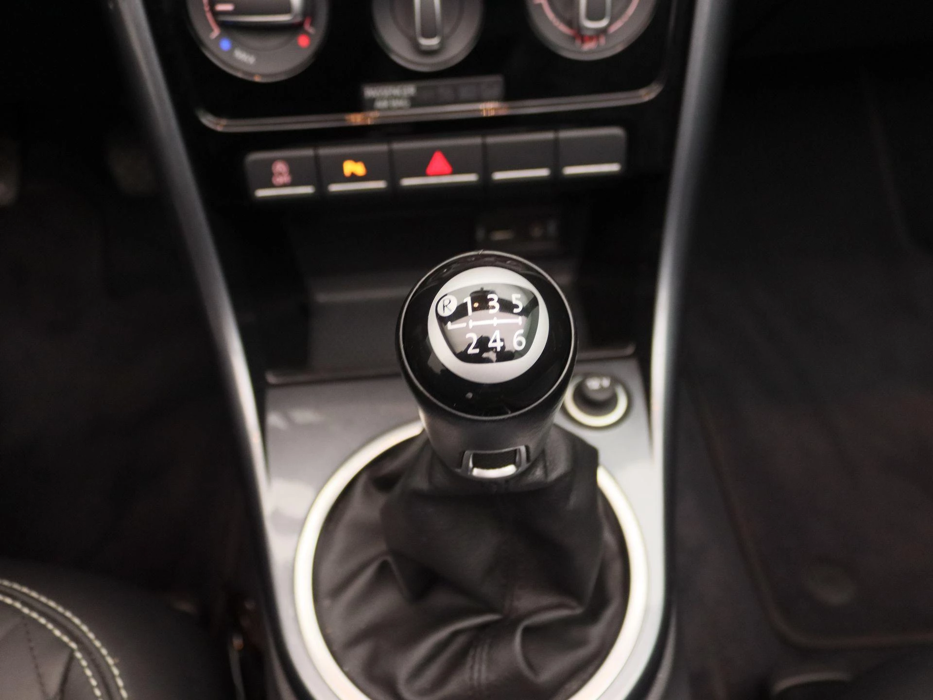 Volkswagen-Beetle-image-10
