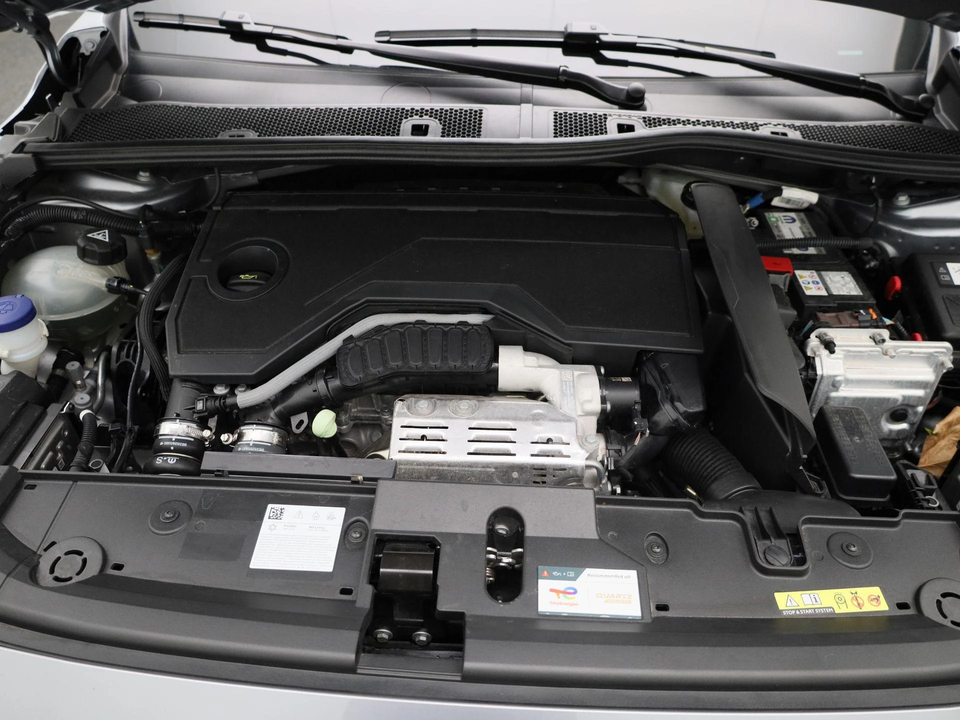 Peugeot 208 1.2 HYBRID 100 e-DSC6 GT