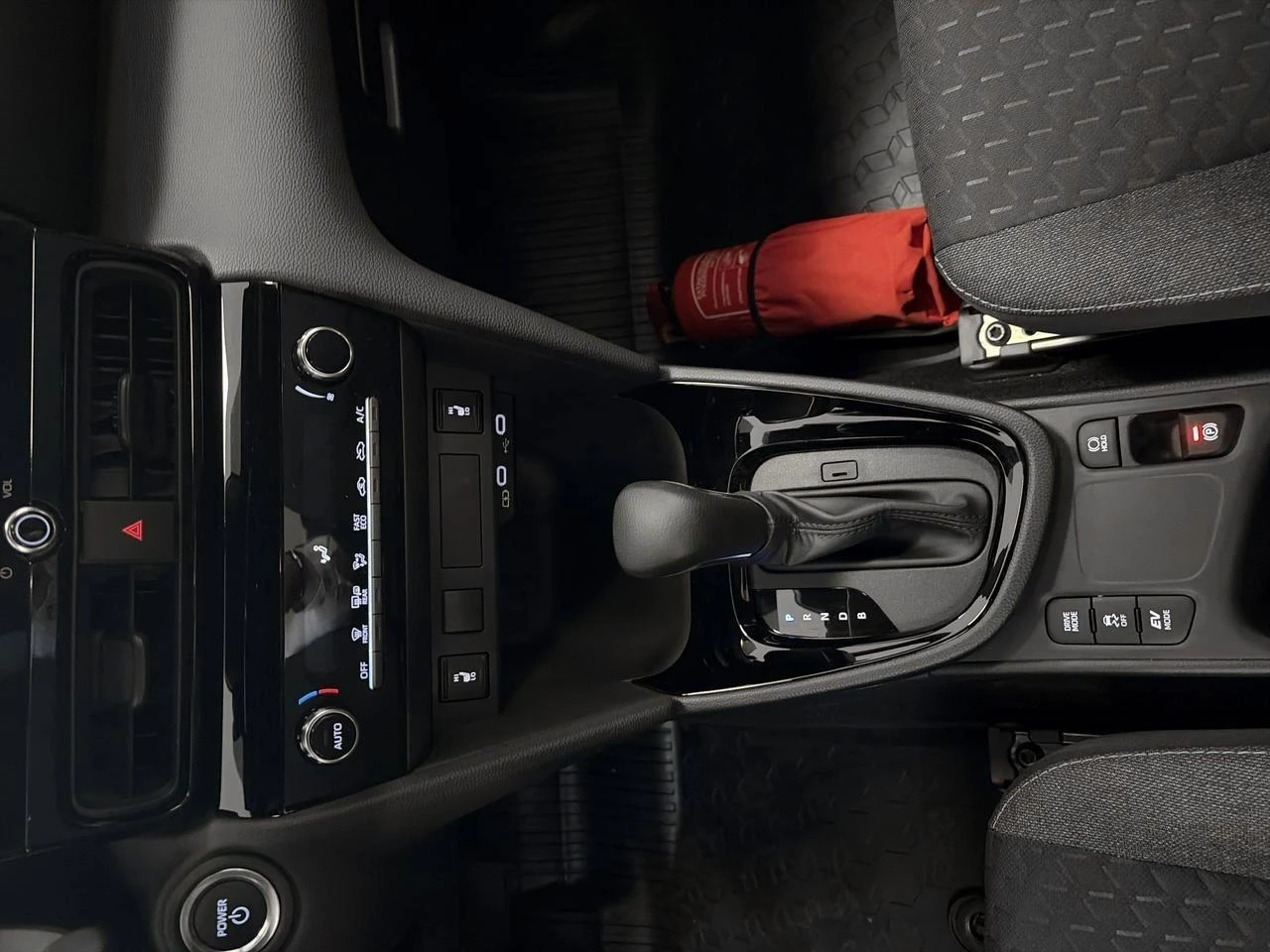 Toyota-Yaris Cross-image-13