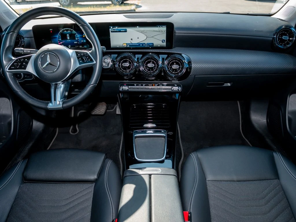 Mercedes-Benz-A-Klasse 180-image-13