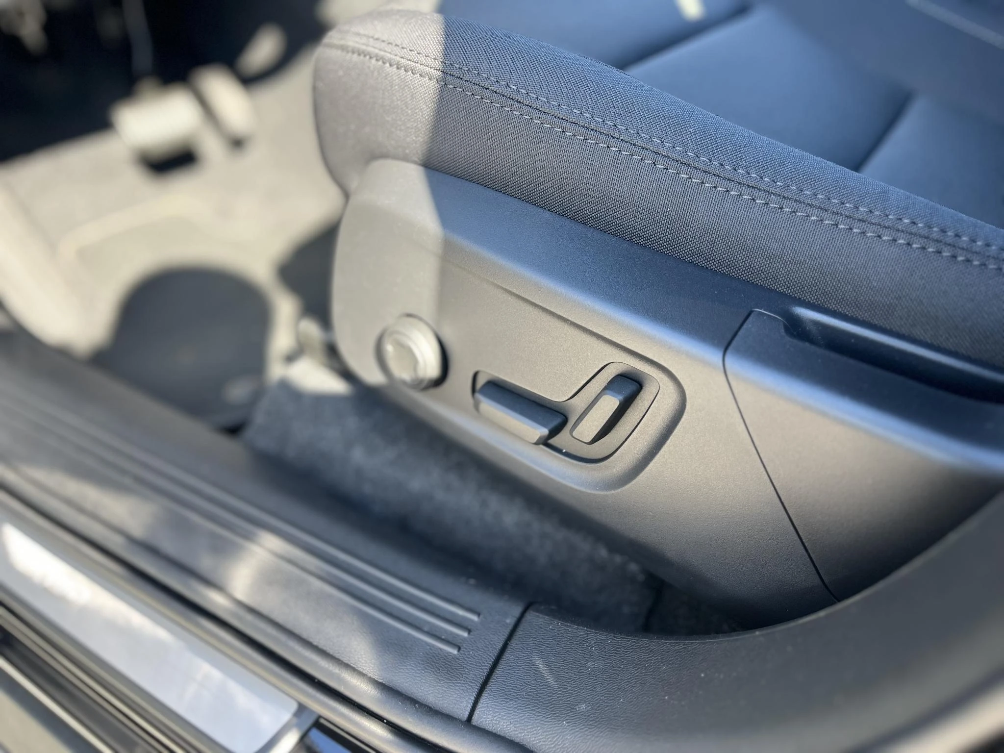 Volvo-EX40-image-6